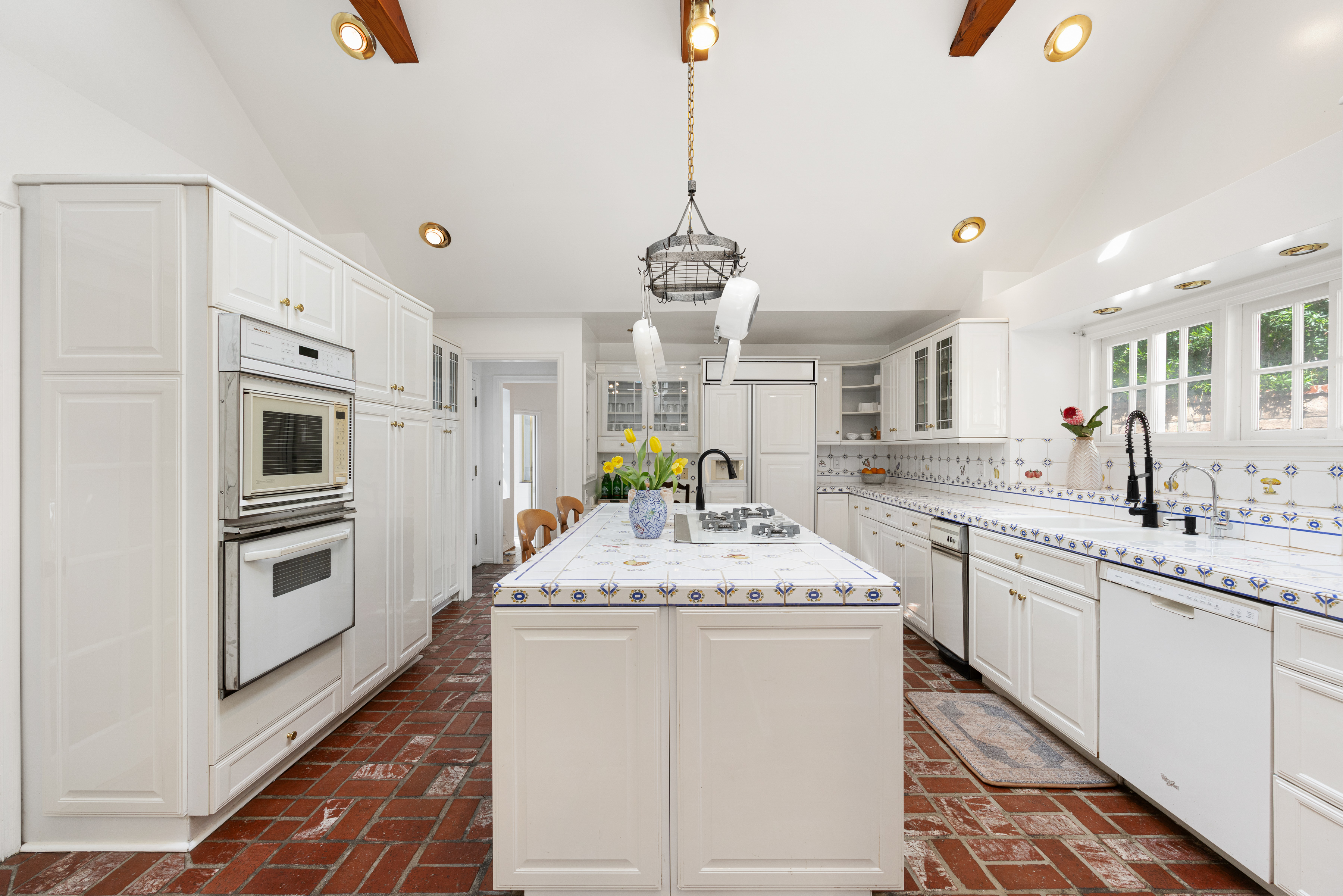  4650 Encino Avenue - 物件實景