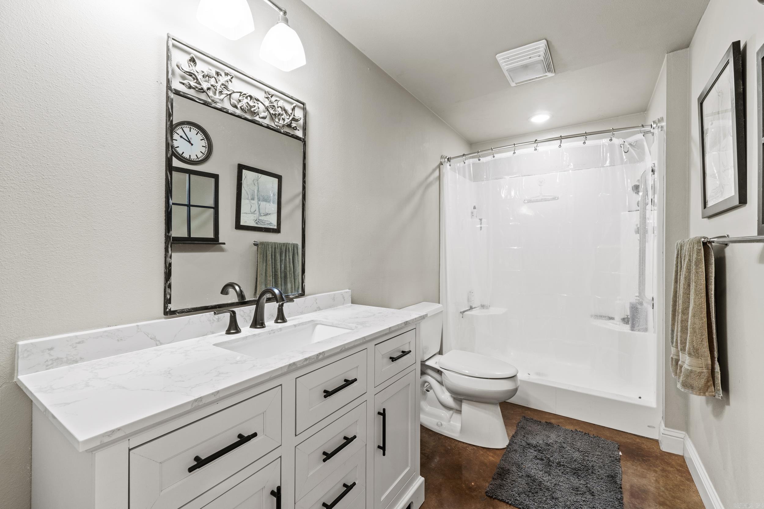 Benton, Arkansas, 72019, United States, 5 Bedrooms Bedrooms, ,5 BathroomsBathrooms,Residential,For Sale,1994401