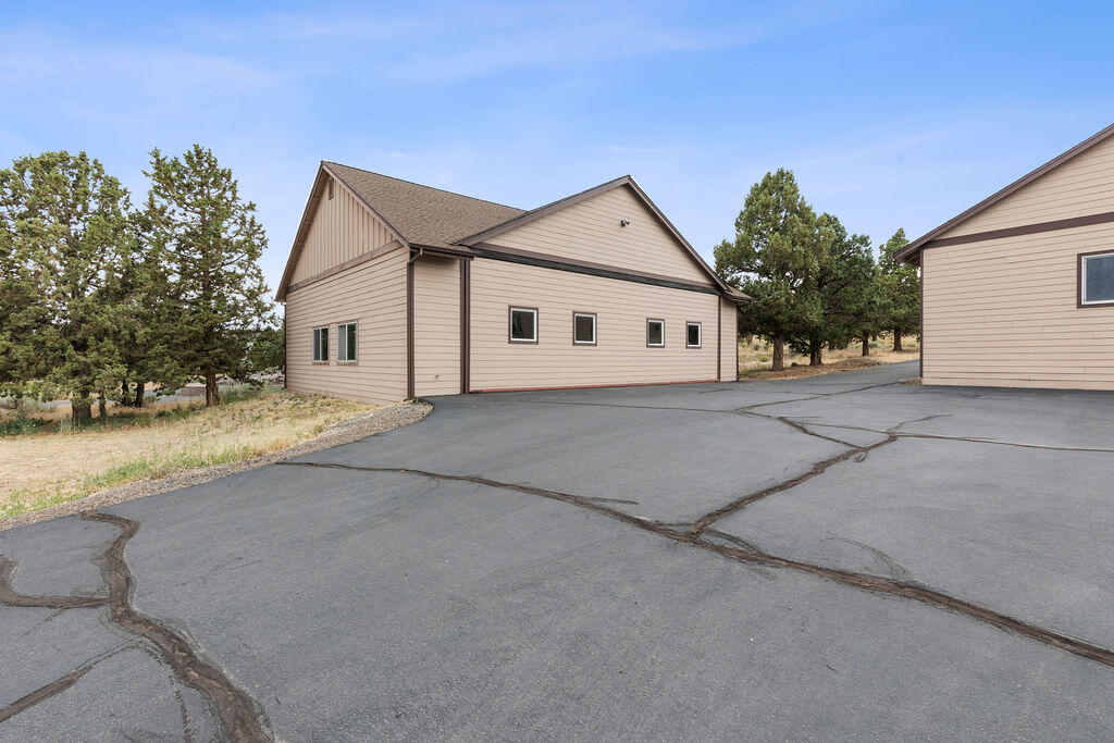 Prineville, Oregon, 97754, United States, 4 Bedrooms Bedrooms, ,3 BathroomsBathrooms,Residential,For Sale,1896038