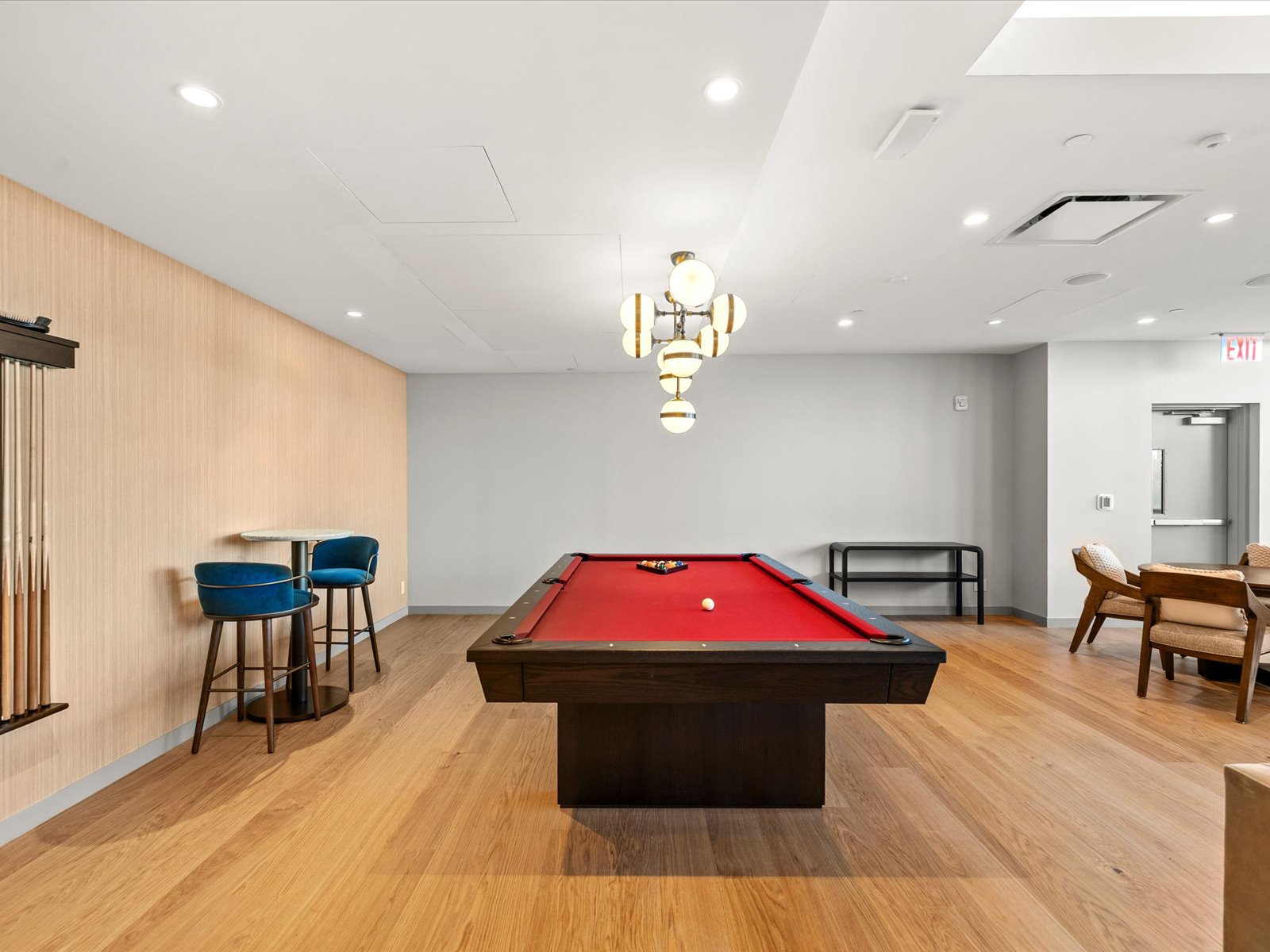 ST Petersburg, Florida, 33701, United States, 2 Bedrooms Bedrooms, ,3 BathroomsBathrooms,Residential,For Sale,2049072
