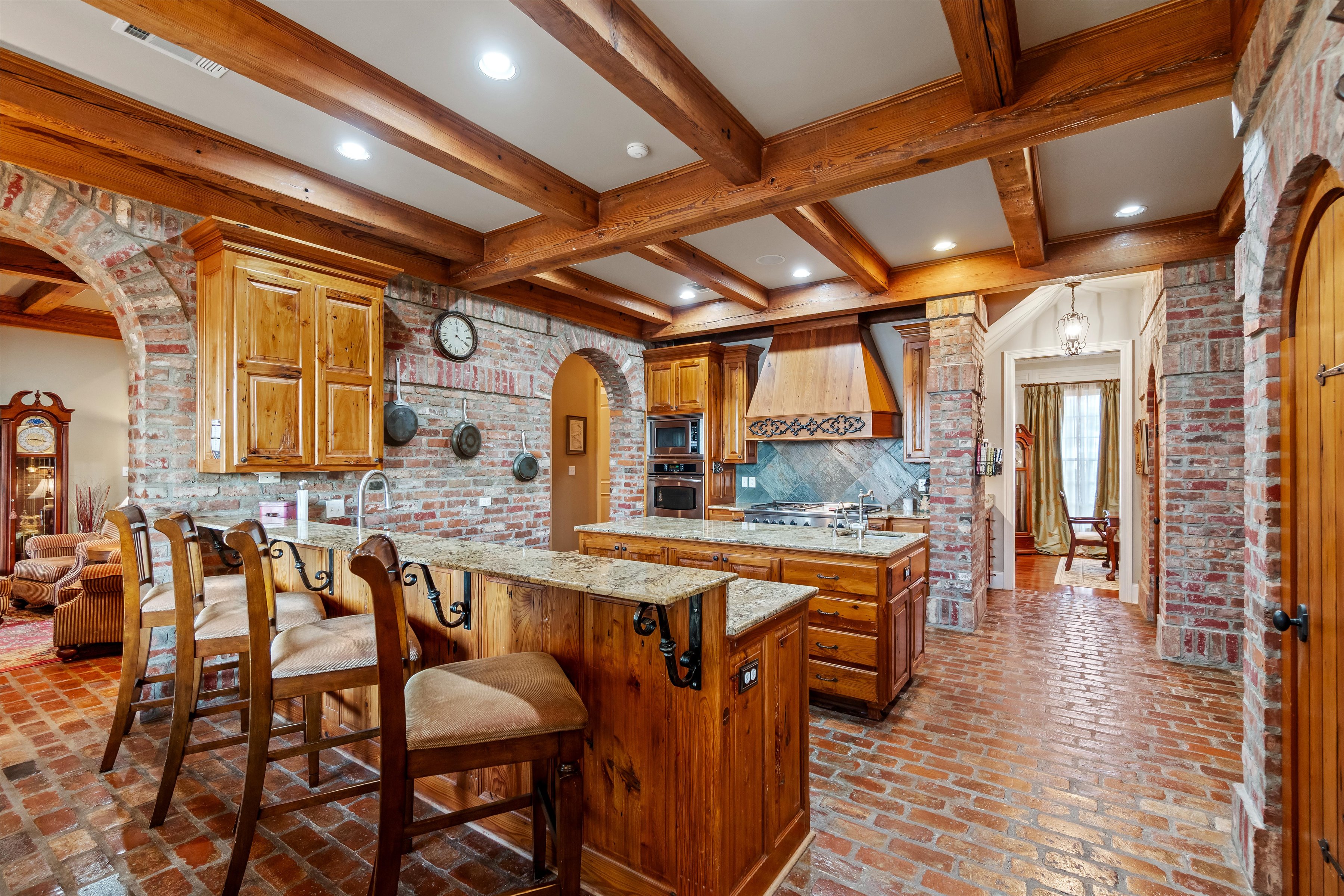 Baton Rouge, Louisiana, 70810, United States, 5 Bedrooms Bedrooms, ,6 BathroomsBathrooms,Residential,For Sale,2002046