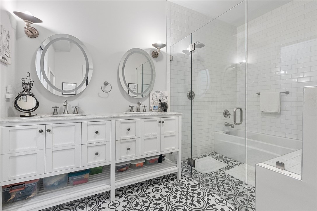 South Side, Pennsylvania, 15203, United States, 2 Bedrooms Bedrooms, ,3 BathroomsBathrooms,Residential,For Sale,1991307