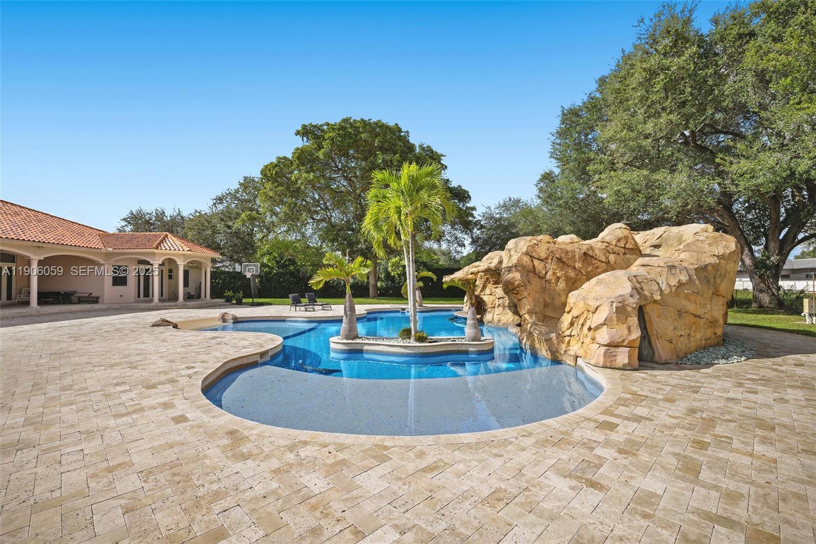 Miami, Florida, 33183, United States, 5 Bedrooms Bedrooms, ,5 BathroomsBathrooms,Residential,For Sale,1998373