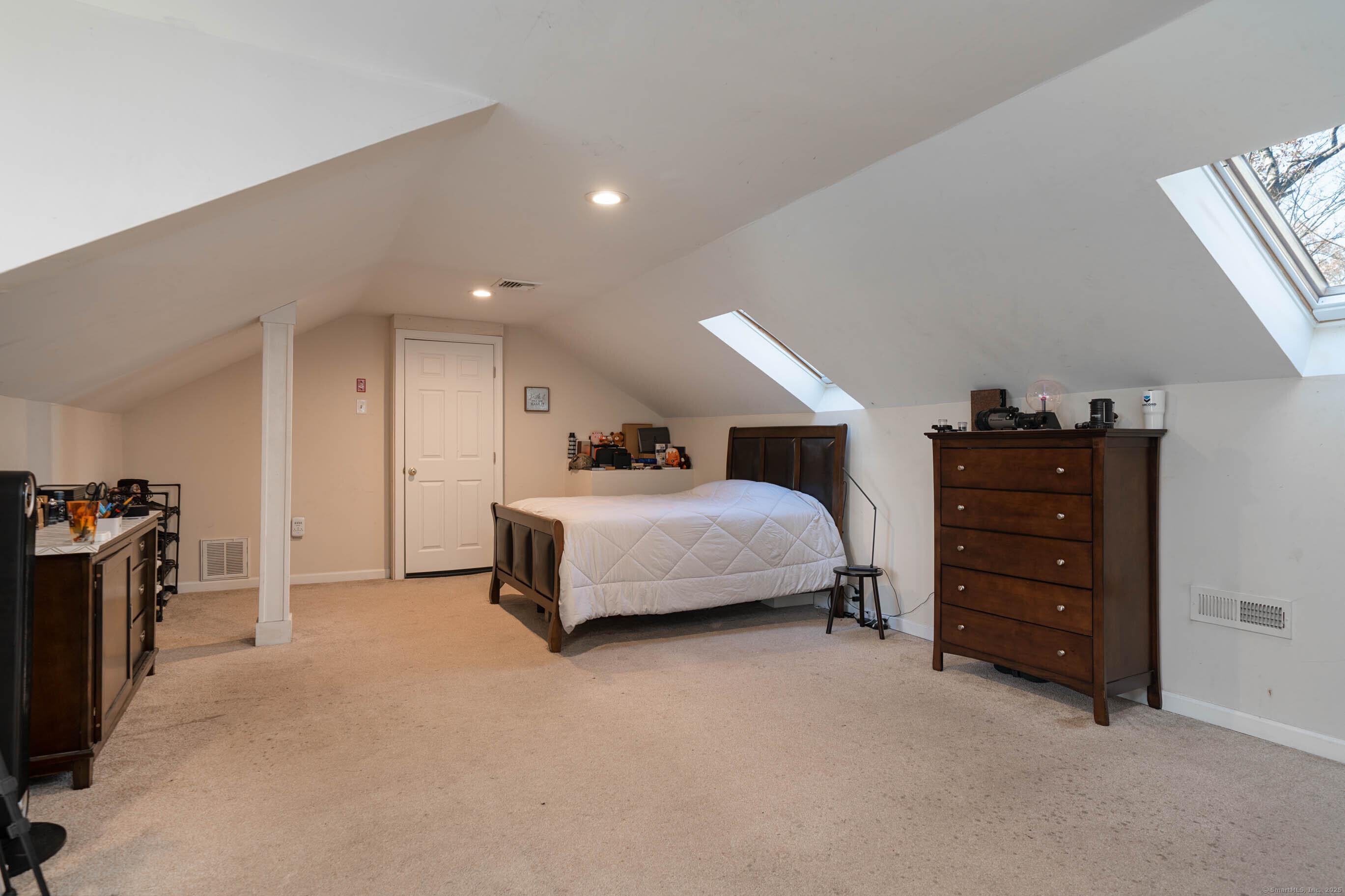 Hamden, Connecticut, 06517, United States, 4 Bedrooms Bedrooms, ,4 BathroomsBathrooms,Residential,For Sale,1982010