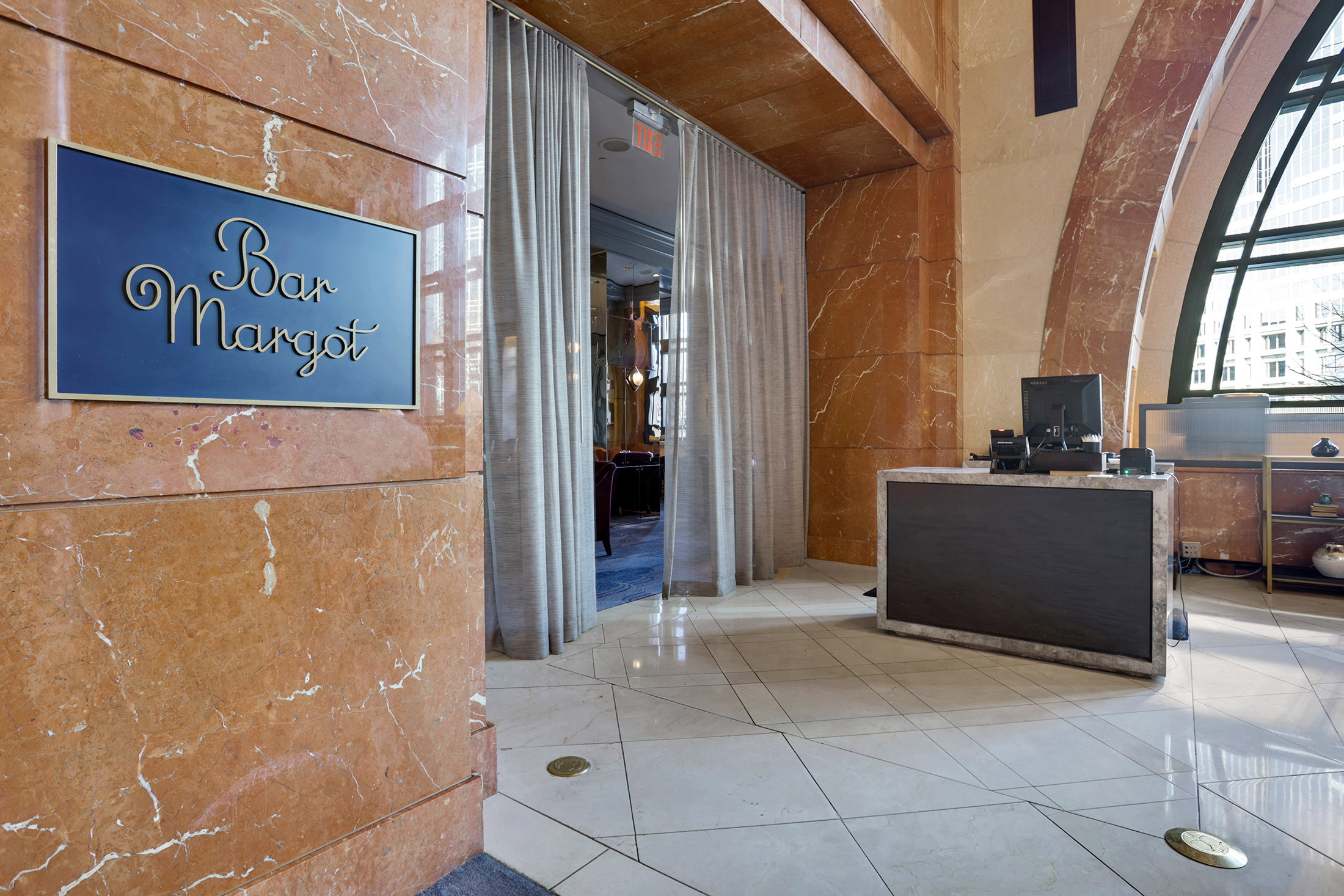  Luxury Meets Iconic Four Seasons Living with Panoramic City Views - 物件實景