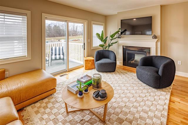 Dover, New Hampshire, 03820, United States, 2 Bedrooms Bedrooms, ,3 BathroomsBathrooms,Residential,For Sale,1913618