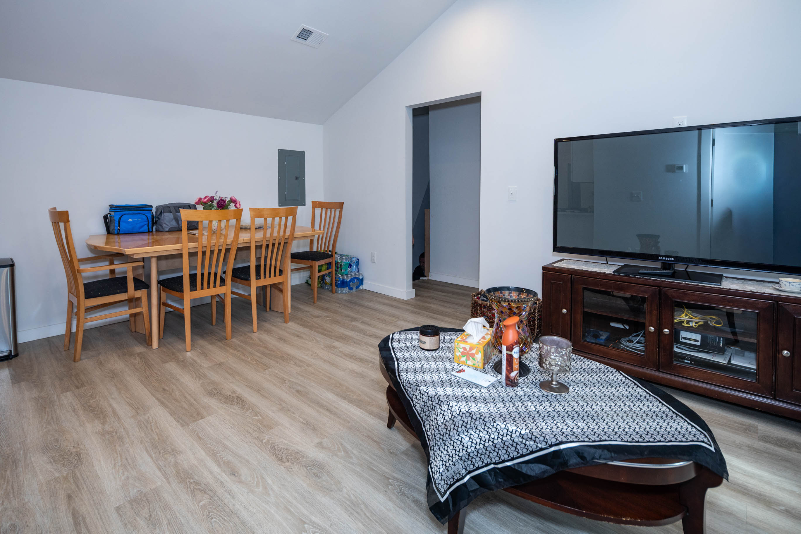 Fords, New Jersey, 08863, United States, 5 Bedrooms Bedrooms, ,2 BathroomsBathrooms,Residential,For Sale,2005682