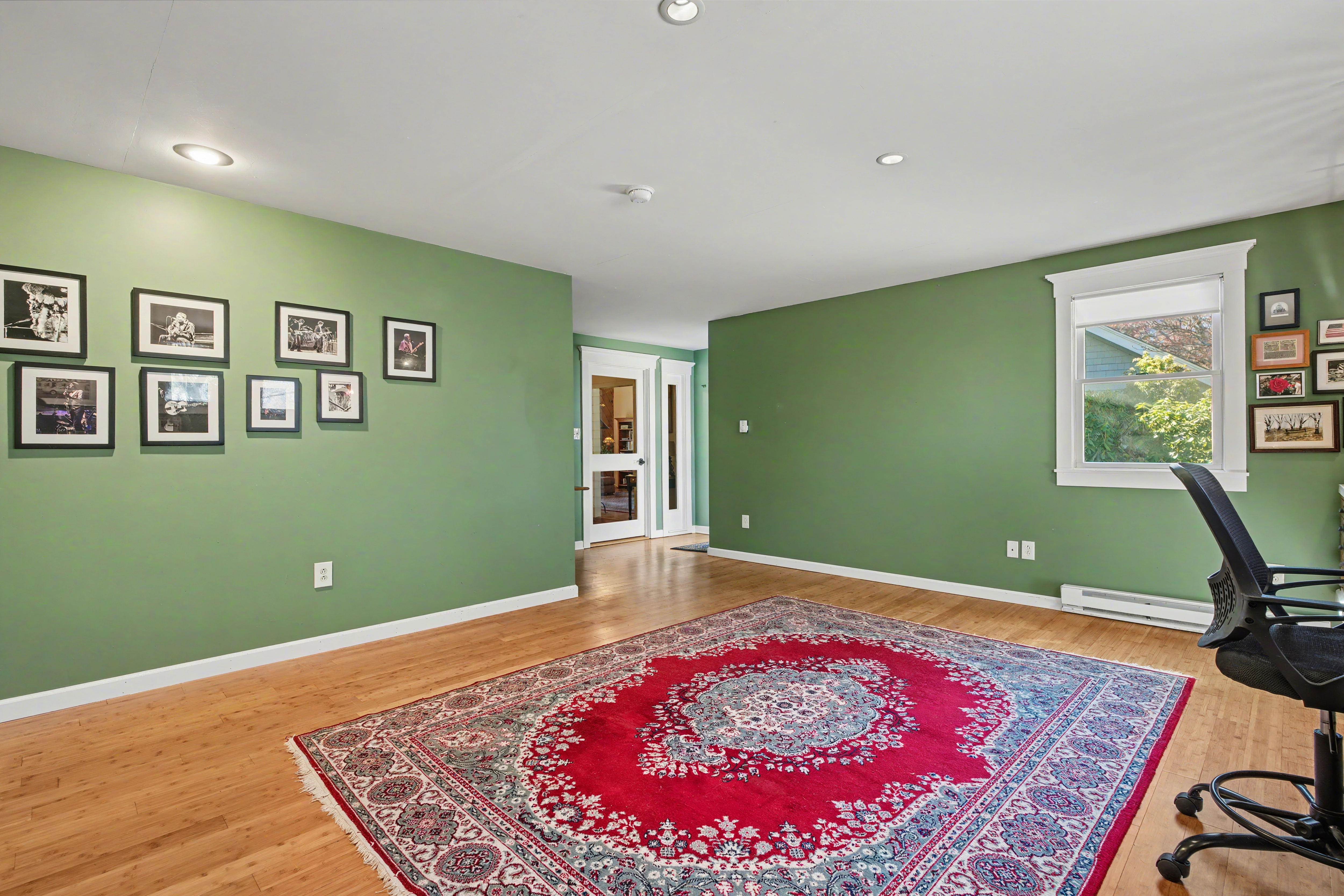  Spacious Main House and Separate Guest Home on 3.64 Acres - 物件實景