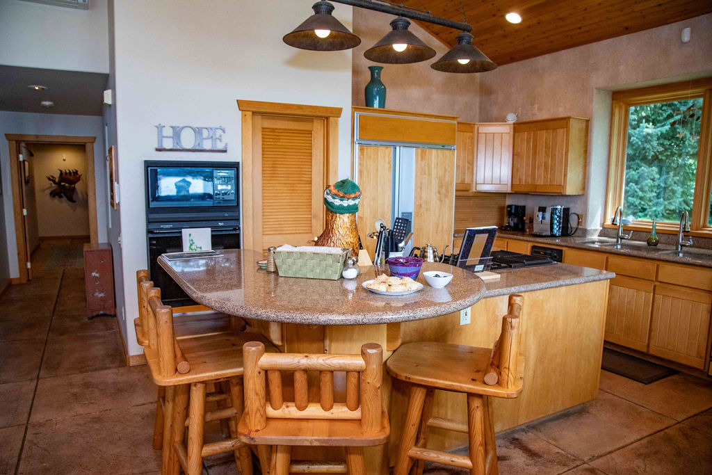 Hope, Idaho, 83836, United States, 3 Bedrooms Bedrooms, ,3 BathroomsBathrooms,Residential,For Sale,1975578