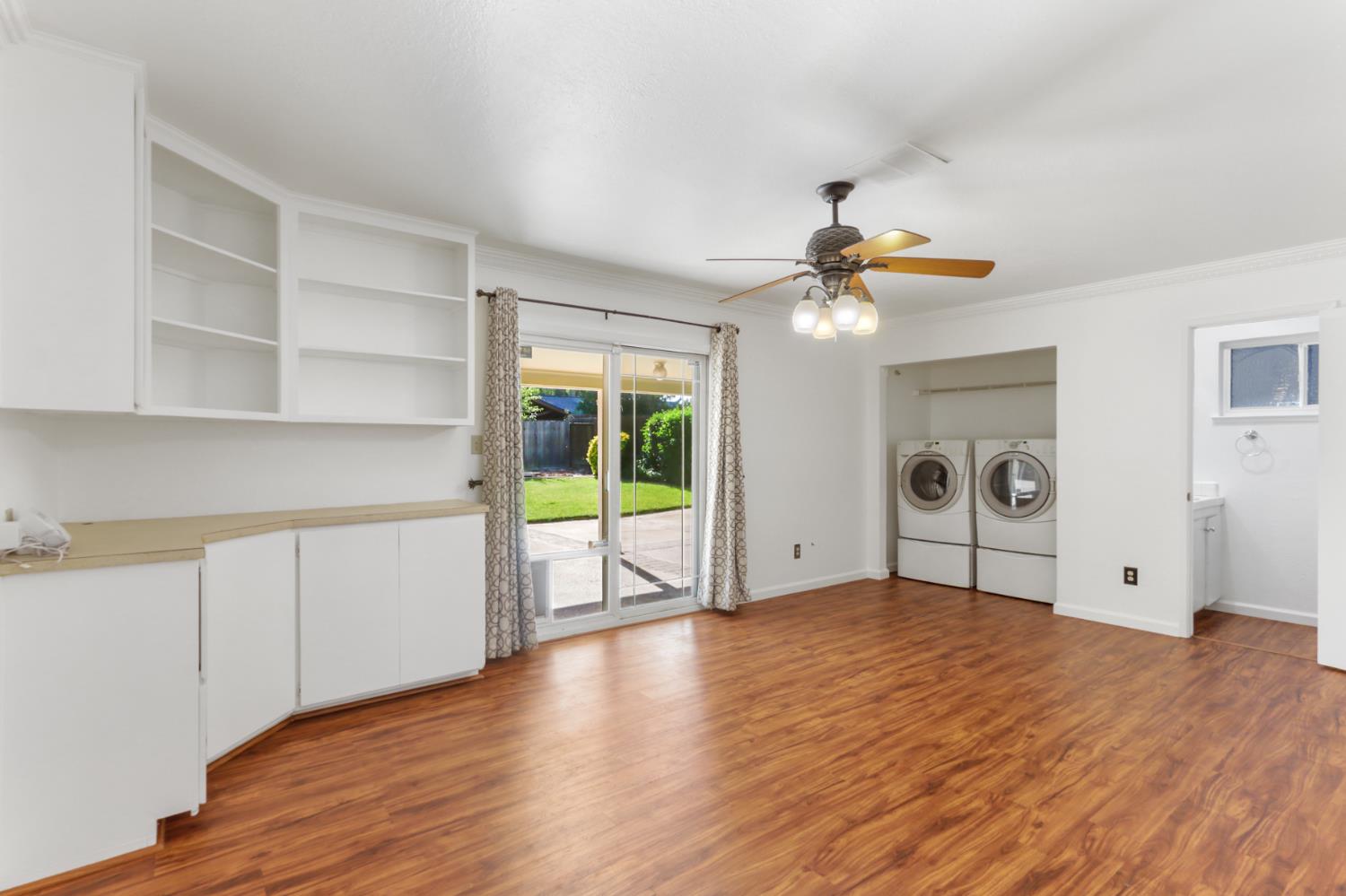 Elk Grove, California, 95624, United States, 4 Bedrooms Bedrooms, ,3 BathroomsBathrooms,Residential,For Sale,1987914