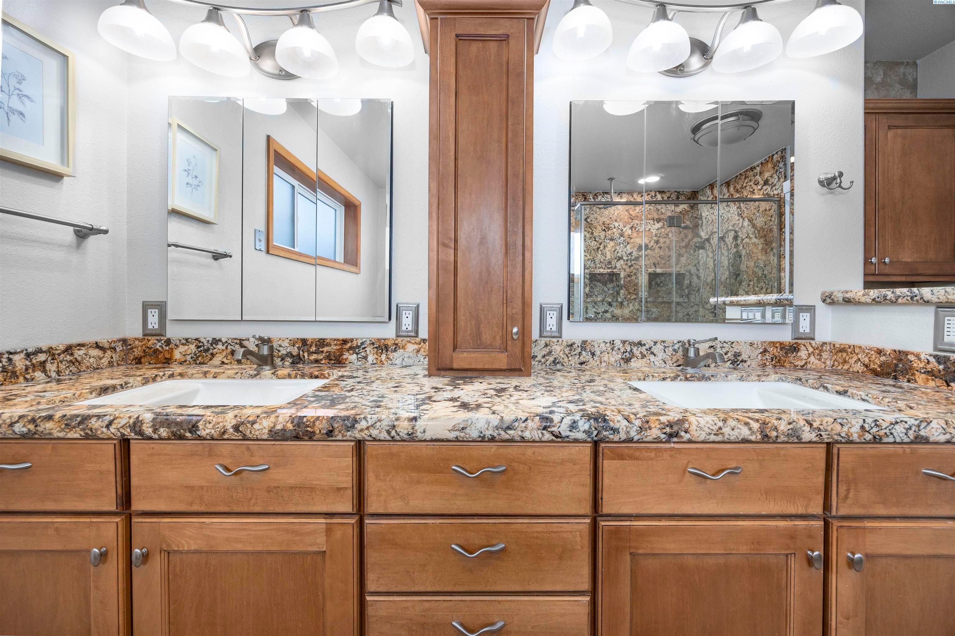 Kennewick, Washington, 99337, United States, 4 Bedrooms Bedrooms, ,2 BathroomsBathrooms,Residential,For Sale,1978666