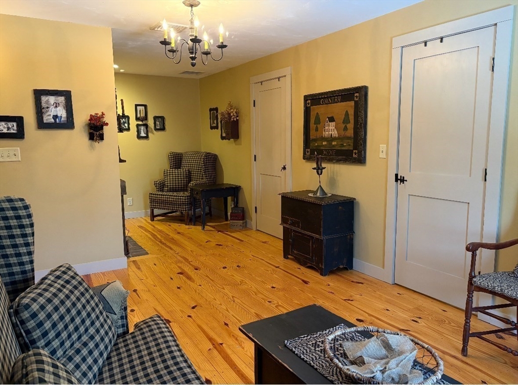 Northbridge, Massachusetts, 01588, United States, 4 Bedrooms Bedrooms, ,2 BathroomsBathrooms,Residential,For Sale,2015326