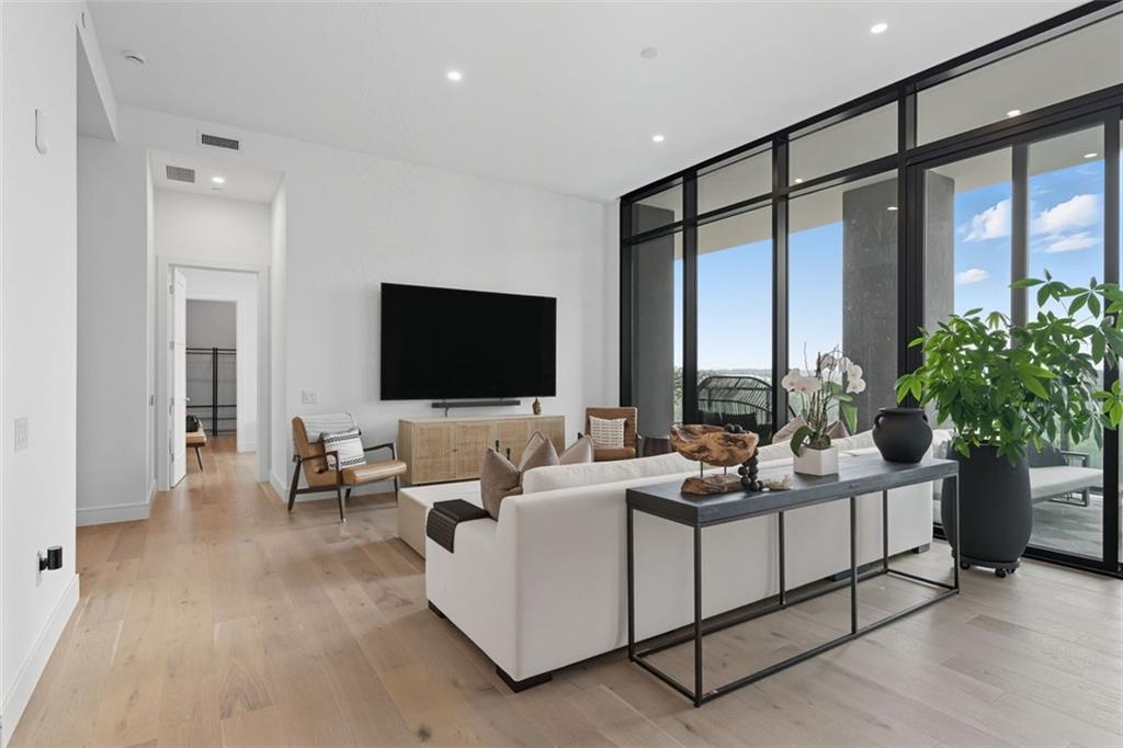 Atlanta, Georgia, 30305, United States, 2 Bedrooms Bedrooms, ,3 BathroomsBathrooms,Residential,For Sale,1979191