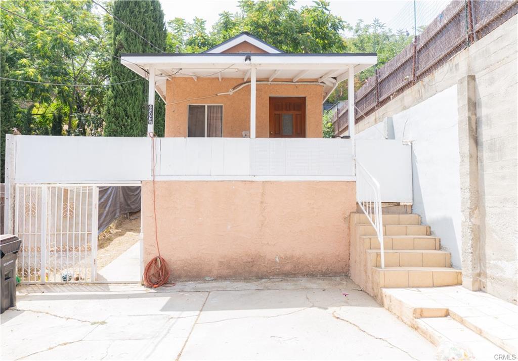 Los Angeles, California, 90032, United States, 3 Bedrooms Bedrooms, ,Residential,For Sale,1895183