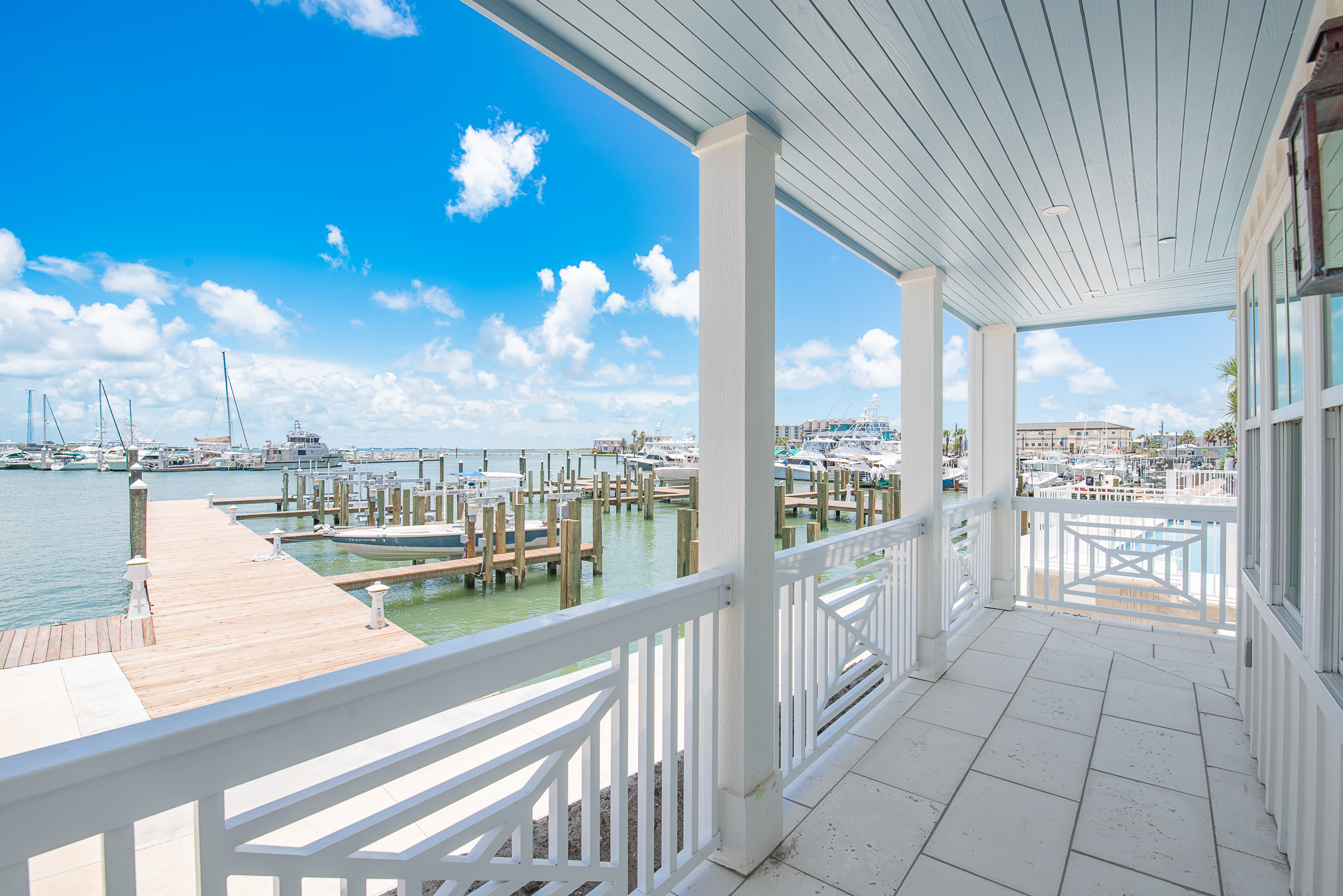  Coastal Elegance Meets Waterfront Living - 物件實景