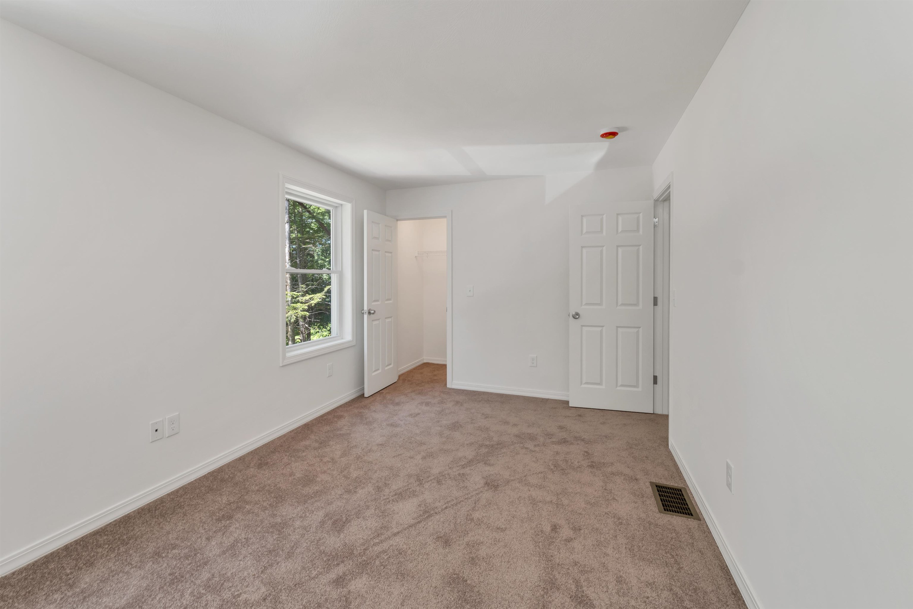 Bennington, New Hampshire, 03442, United States, 3 Bedrooms Bedrooms, ,2 BathroomsBathrooms,Residential,For Sale,1898255