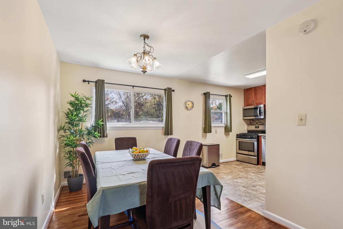 Rockville, Maryland, 20851, United States, 4 Bedrooms Bedrooms, ,2 BathroomsBathrooms,Residential,For Sale,1987492