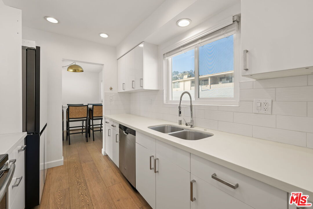 Los Angeles, California, 90046, United States, 3 Bedrooms Bedrooms, ,3 BathroomsBathrooms,Residential,For Sale,1989732