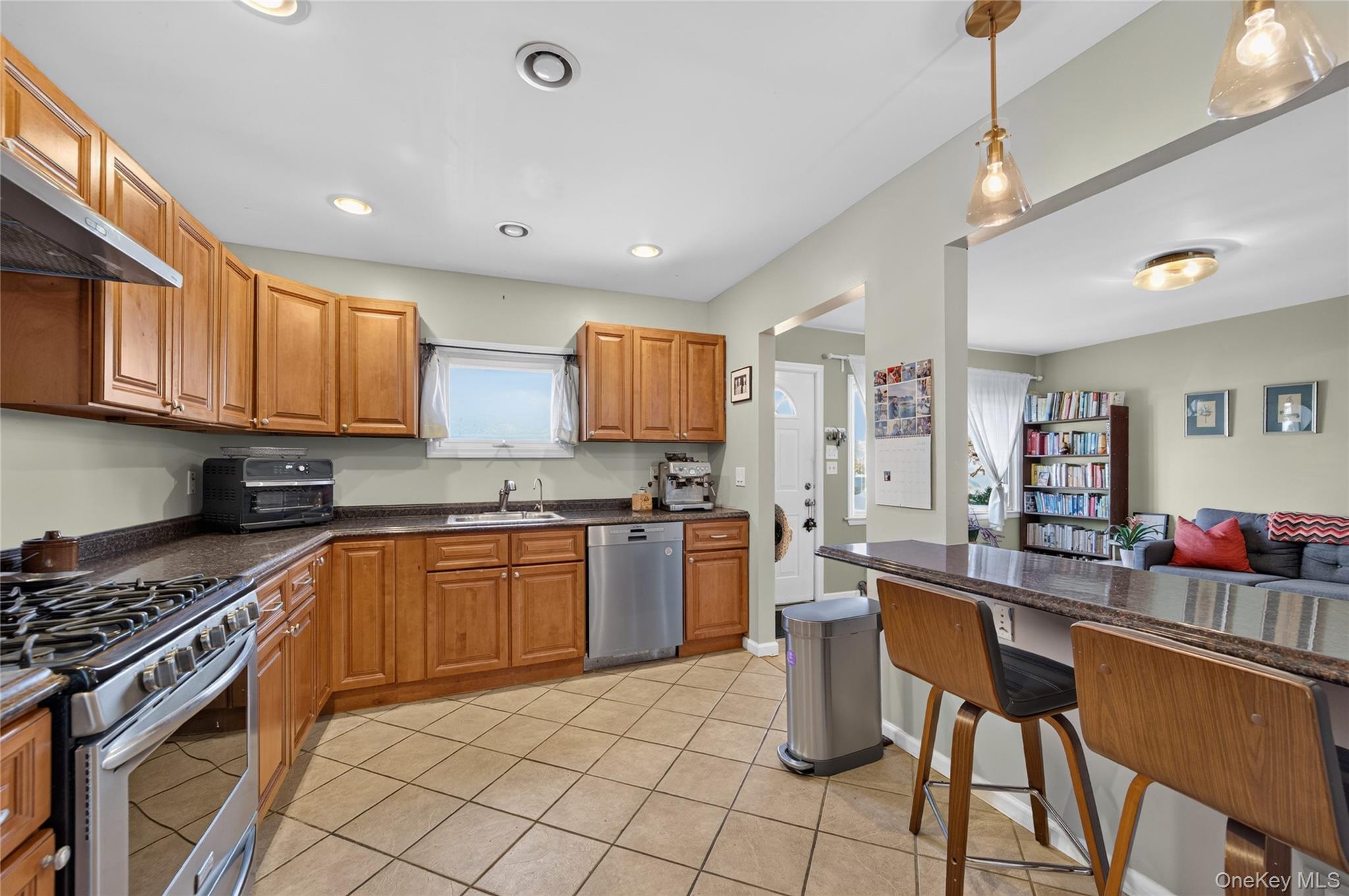  120 Bert Avenue, Westbury, NY, 11590 - 物件實景