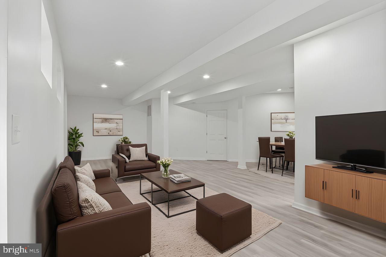 Woodbridge, Virginia, 22191, United States, 6 Bedrooms Bedrooms, ,5 BathroomsBathrooms,Residential,For Sale,1949818