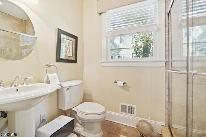 Millburn Twp., New Jersey, 07078, United States, 3 Bedrooms Bedrooms, ,3 BathroomsBathrooms,Residential,For Sale,1988129