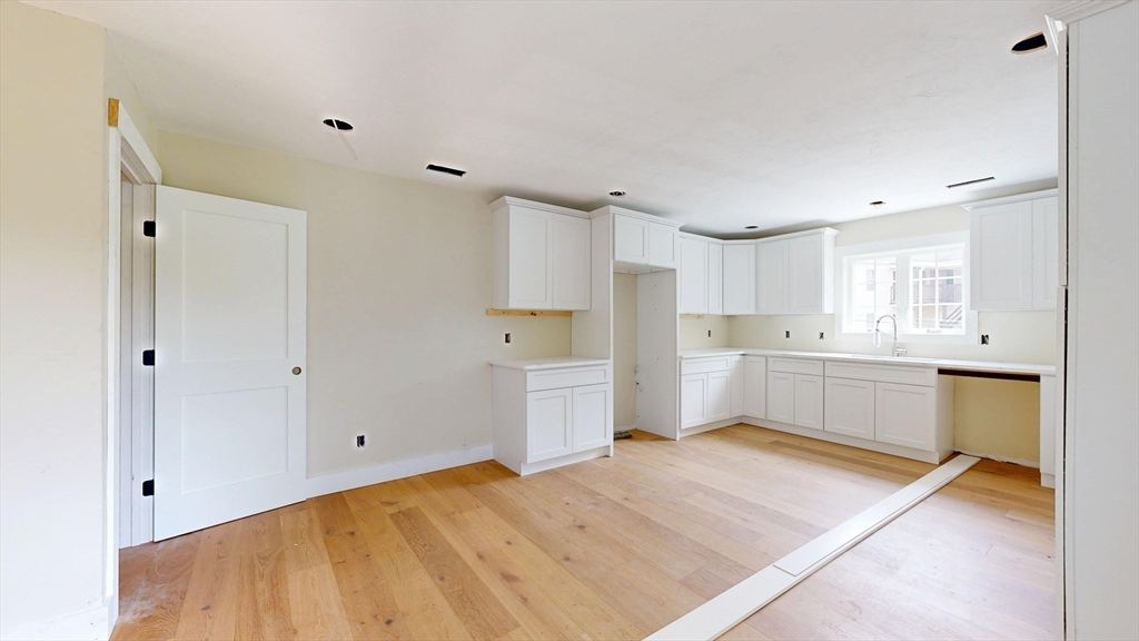 Worcester, Massachusetts, 01606, United States, 2 Bedrooms Bedrooms, ,2 BathroomsBathrooms,Residential,For Sale,1876220