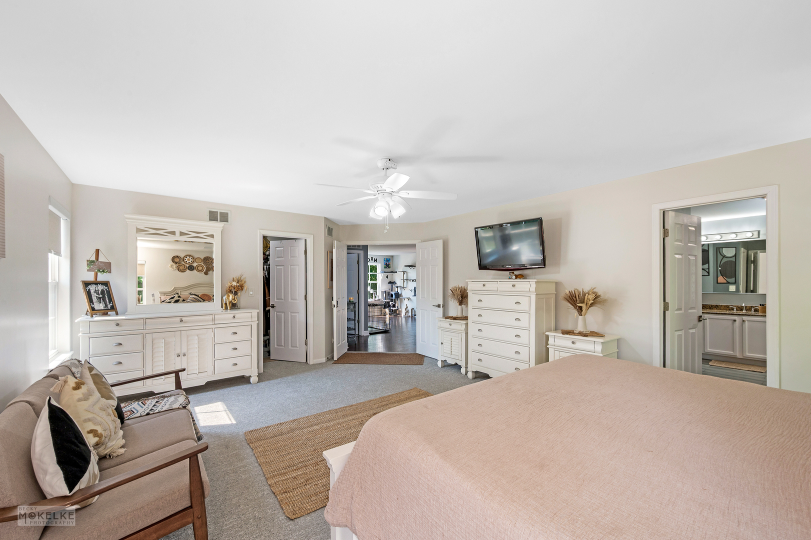 Montgomery, Illinois, 60538, United States, 5 Bedrooms Bedrooms, ,4 BathroomsBathrooms,Residential,For Sale,1925082