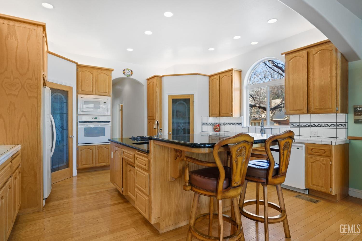 Kernville, California, 93238, United States, 4 Bedrooms Bedrooms, ,3 BathroomsBathrooms,Residential,For Sale,1941989