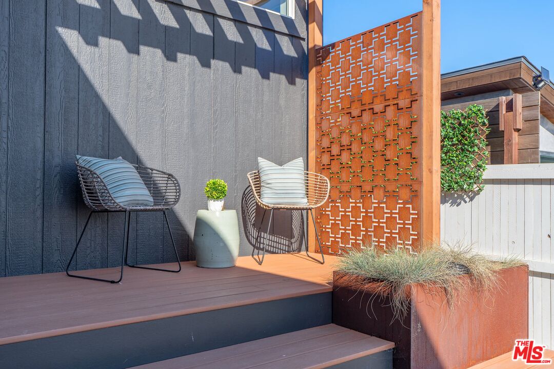 Malibu, California, 90265, United States, 4 Bedrooms Bedrooms, ,3 BathroomsBathrooms,Residential,For Sale,1907056