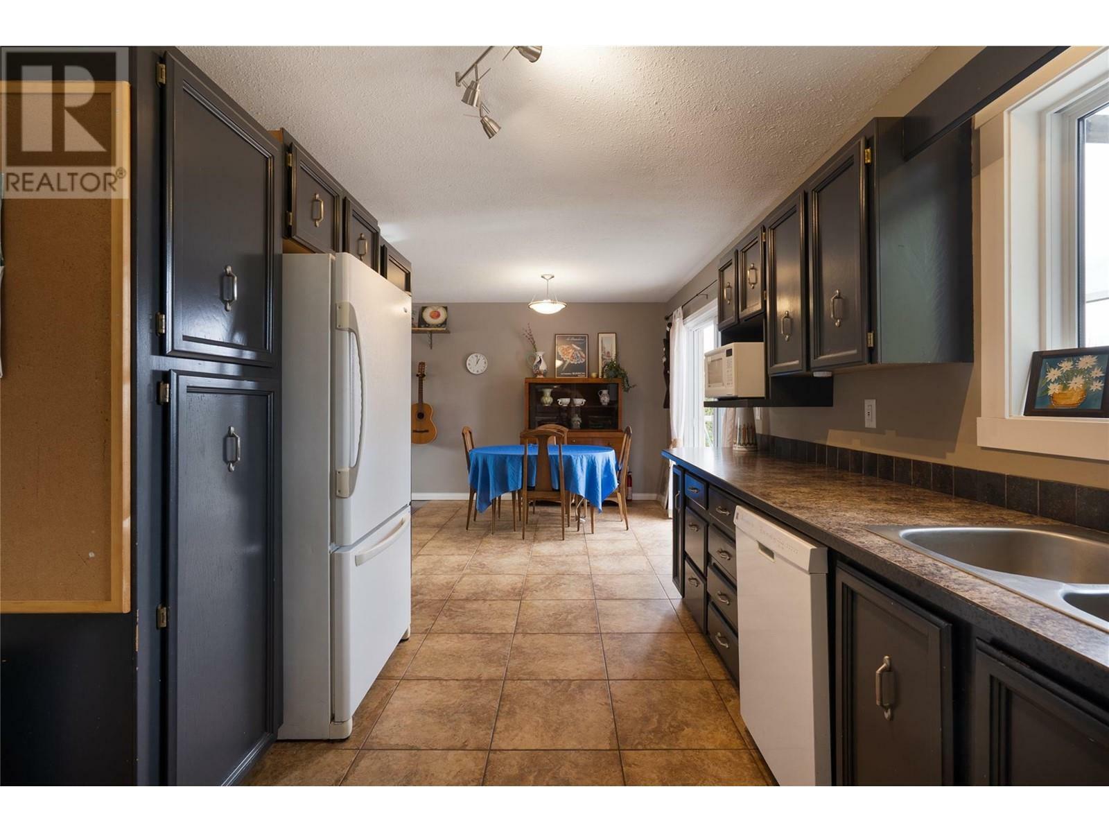 KELOWNA, British Columbia, V1X 6M4, CA, 3 Bedrooms Bedrooms, ,2 BathroomsBathrooms,Residential,For Sale,1836939