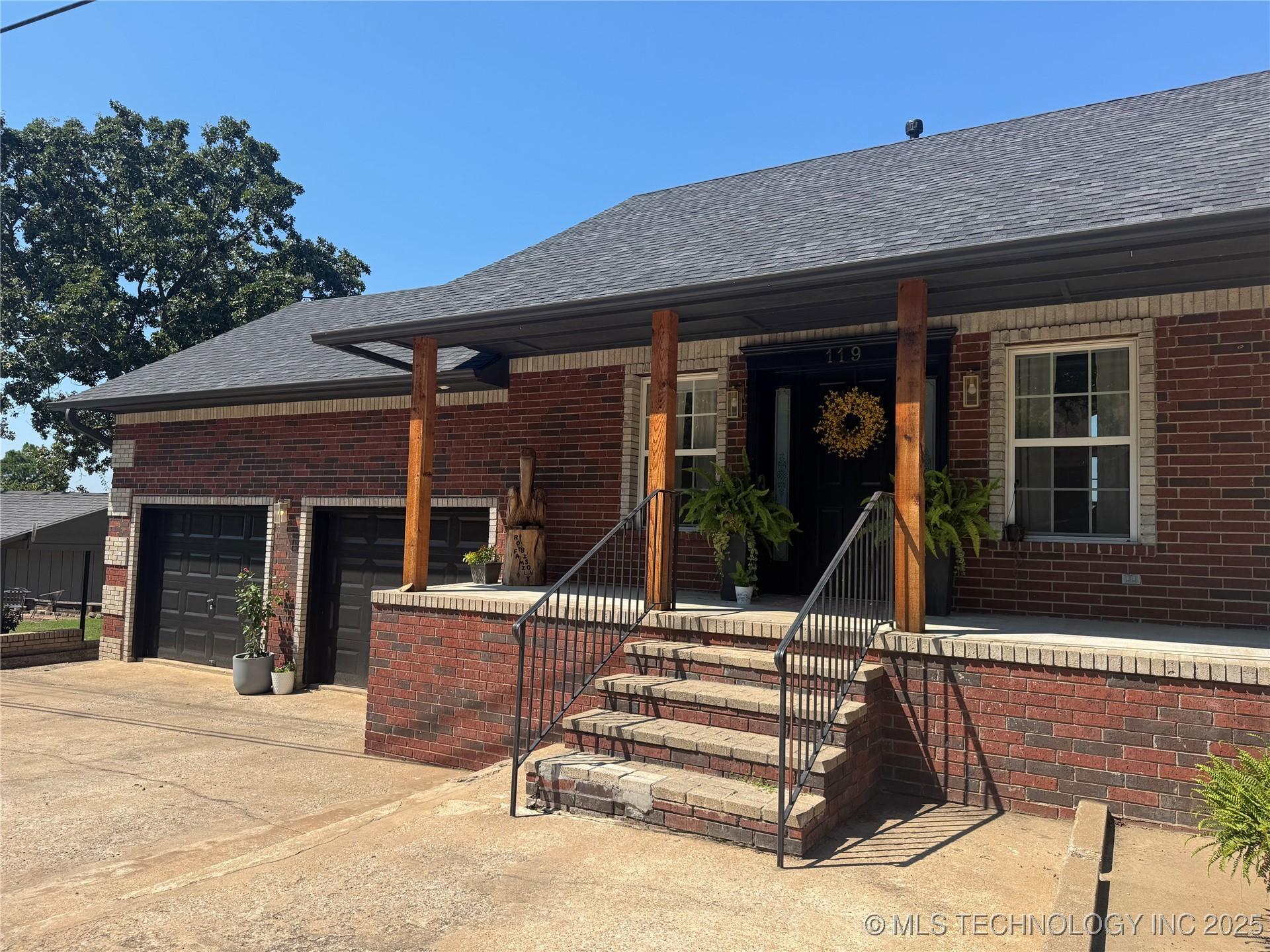 Mannford, Oklahoma, 74044, United States, 4 Bedrooms Bedrooms, ,3 BathroomsBathrooms,Residential,For Sale,1974696