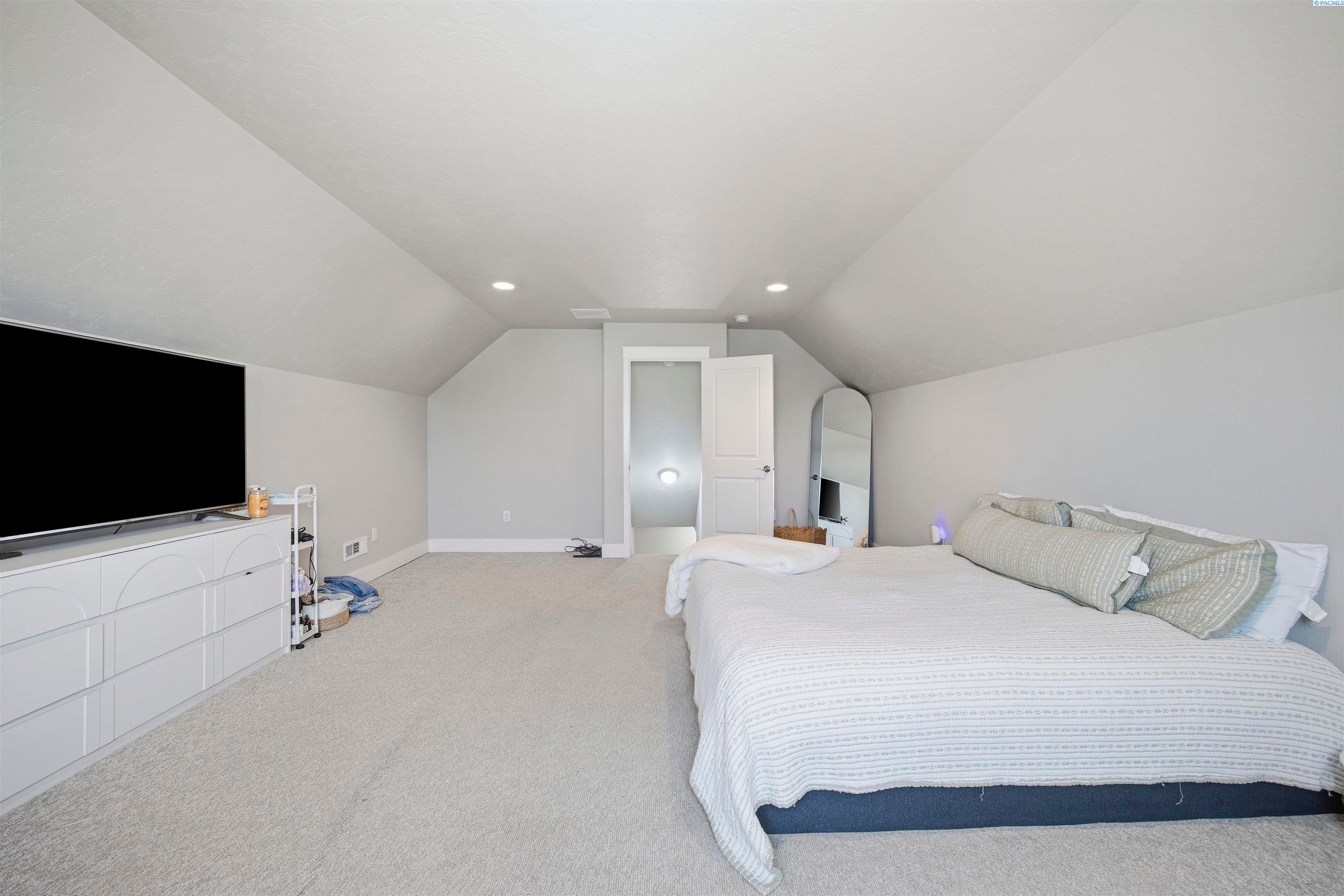 Pasco, Washington, 99301, United States, 4 Bedrooms Bedrooms, ,2 BathroomsBathrooms,Residential,For Sale,2036931