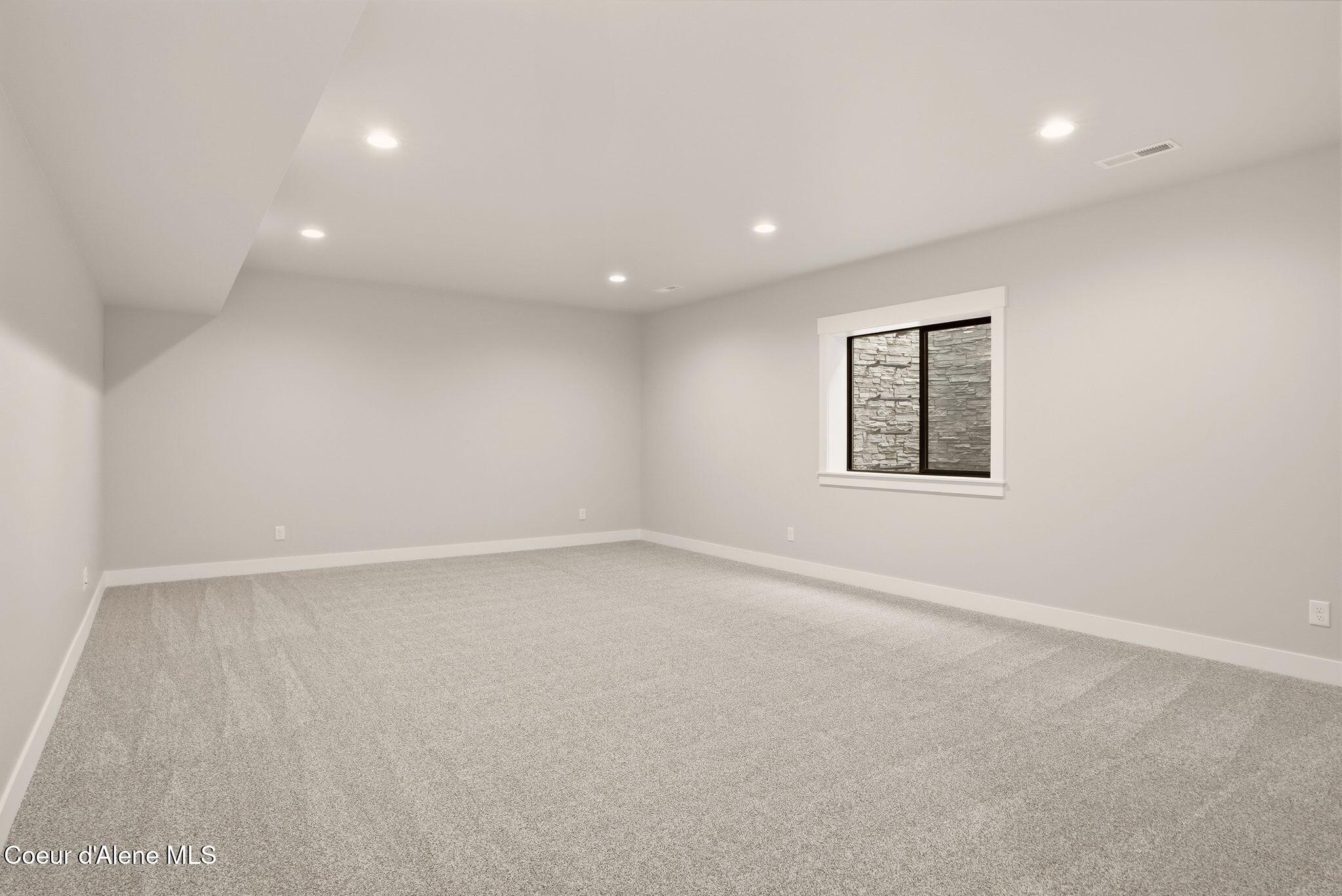 Coeur d'Alene, Idaho, 83815, United States, 4 Bedrooms Bedrooms, ,3 BathroomsBathrooms,Residential,For Sale,2039969
