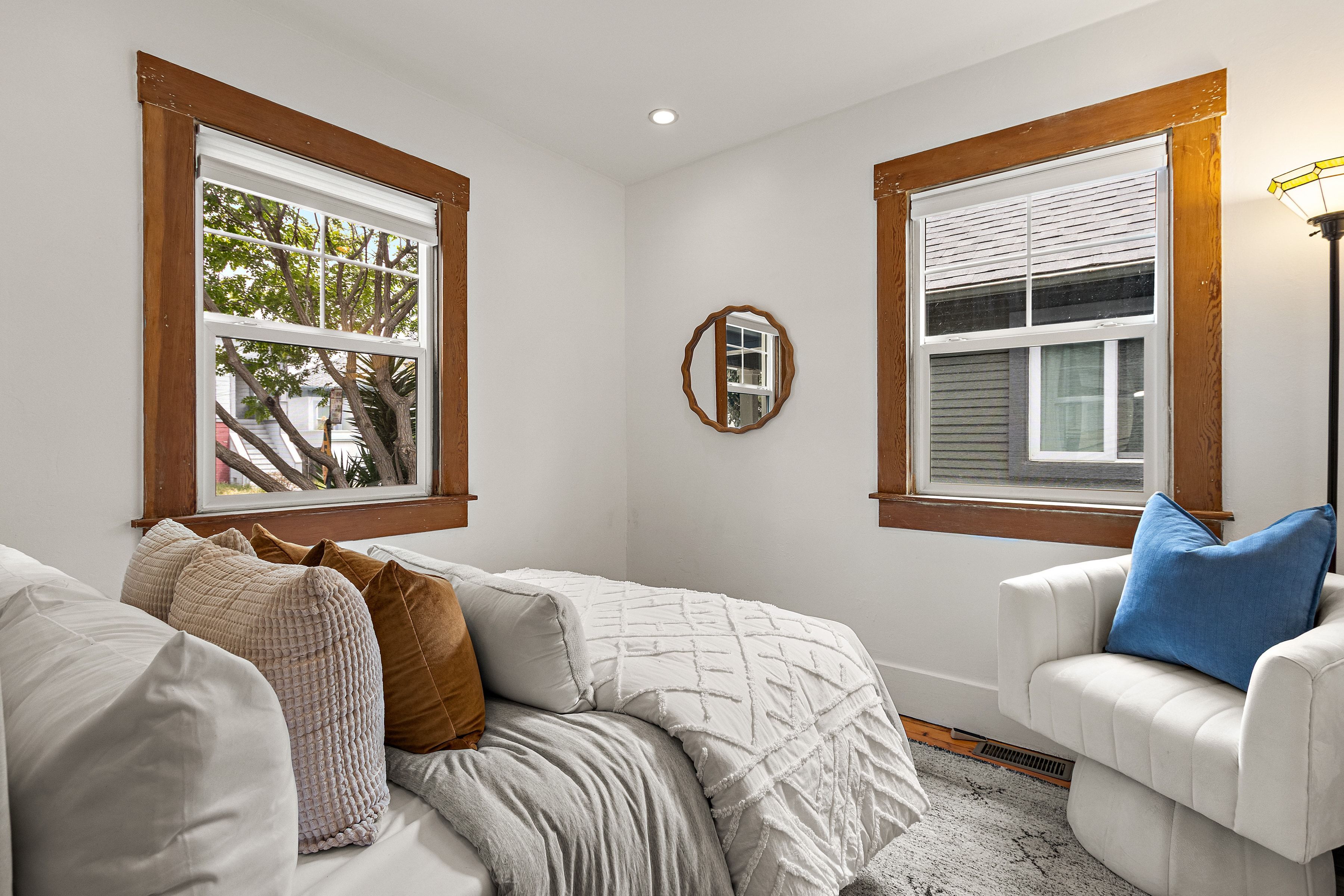  A Storybook North Oakland Cottage Offering Charm, Character, and Potential - 物件實景
