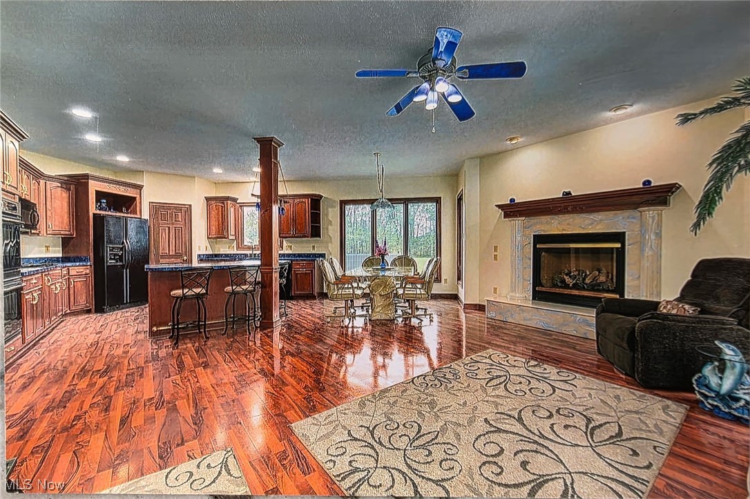 Valley City, Ohio, 44280, United States, 4 Bedrooms Bedrooms, ,5 BathroomsBathrooms,Residential,For Sale,1836781