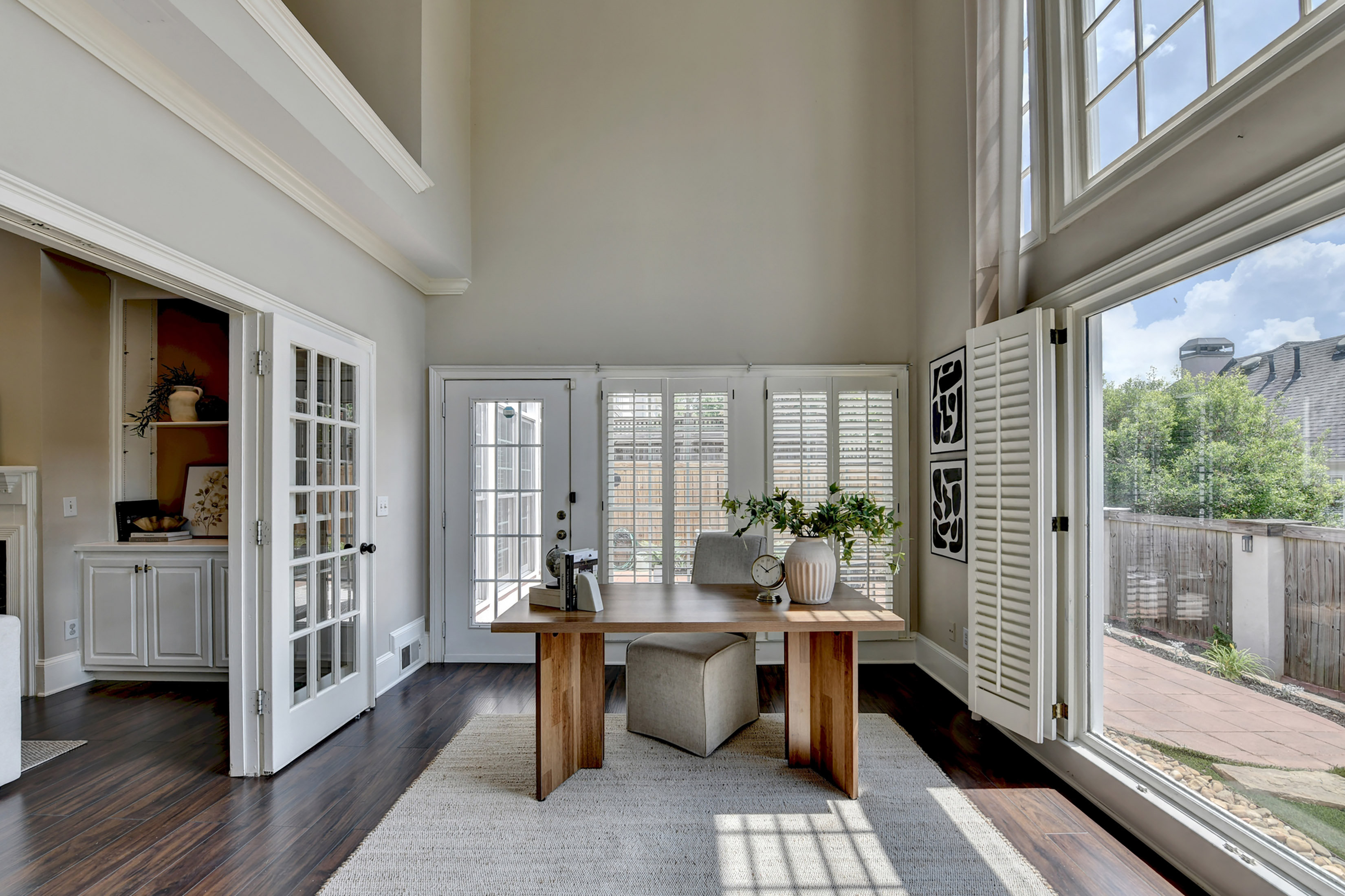  Charming Home Located In A Sought-After Swim And Tennis Community - 物件實景