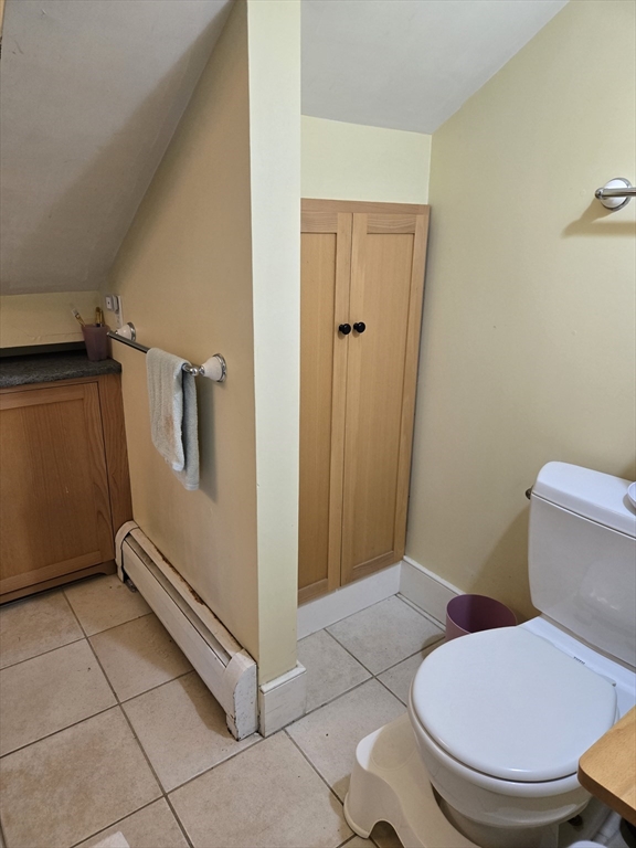 Amherst, Massachusetts, 01002, United States, 5 Bedrooms Bedrooms, ,2 BathroomsBathrooms,Residential,For Sale,1979386