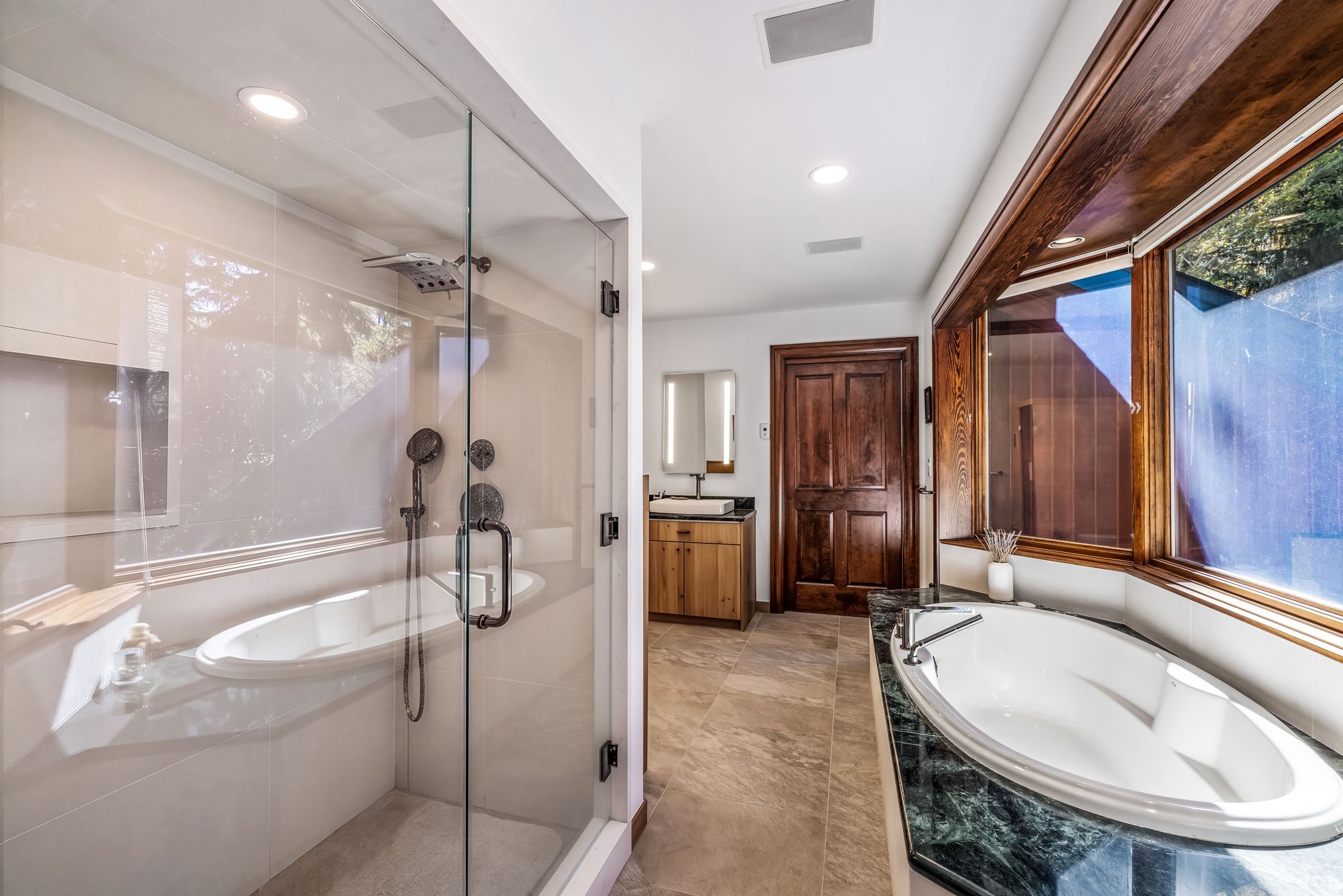  Live creekside in Aspen