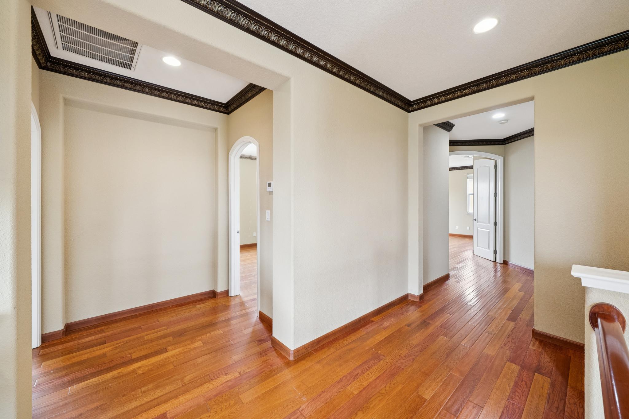  Gorgeous Two-Story Oakley Home - 物件實景