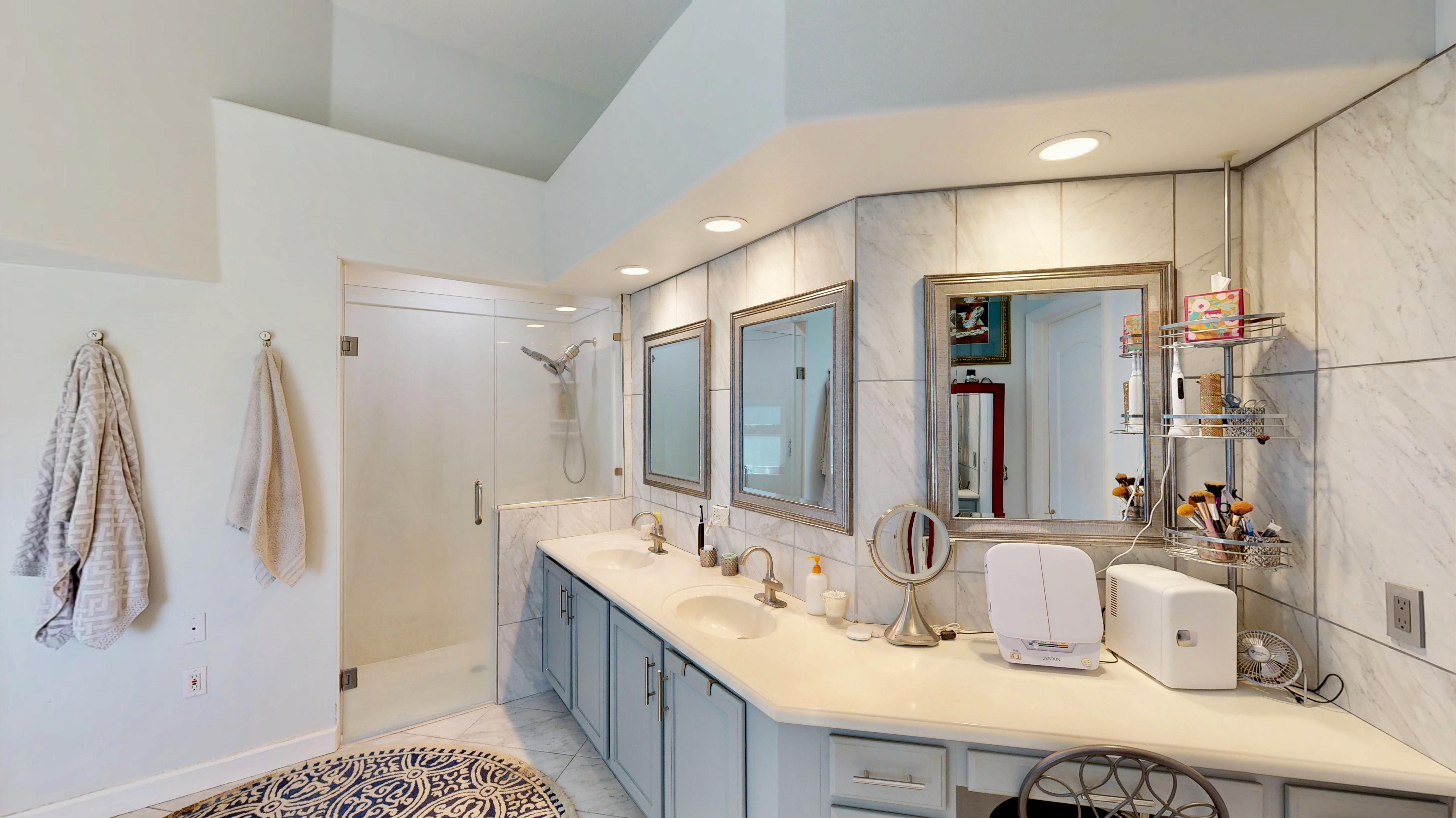 Oakland, Florida, 34760, United States, 4 Bedrooms Bedrooms, ,3 BathroomsBathrooms,Residential,For Sale,1828727
