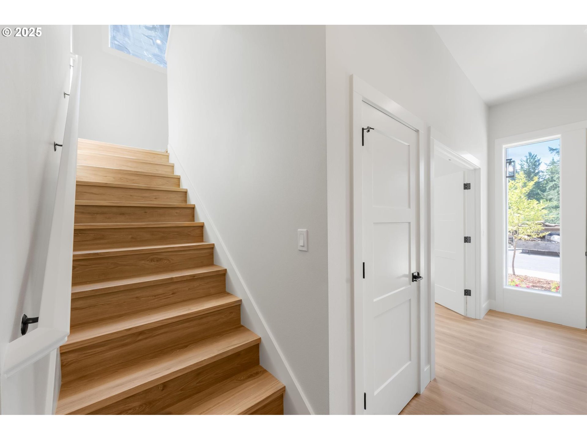 Portland, Oregon, 97219, United States, 3 Bedrooms Bedrooms, ,2 BathroomsBathrooms,Residential,For Sale,1699870