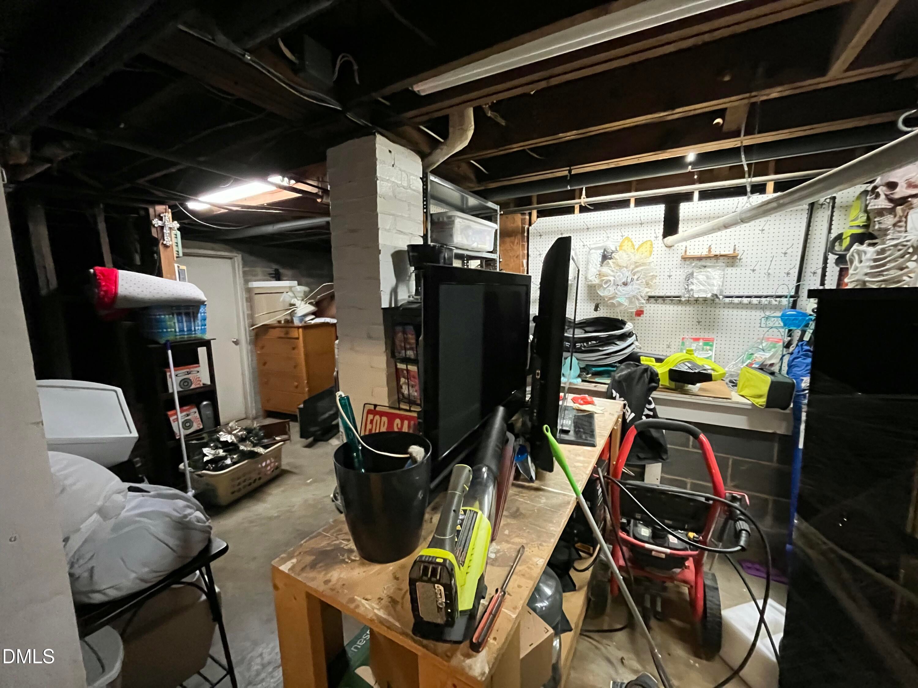 Burlington, North Carolina, 27215, United States, 6 Bedrooms Bedrooms, ,5 BathroomsBathrooms,Residential,For Sale,1999831