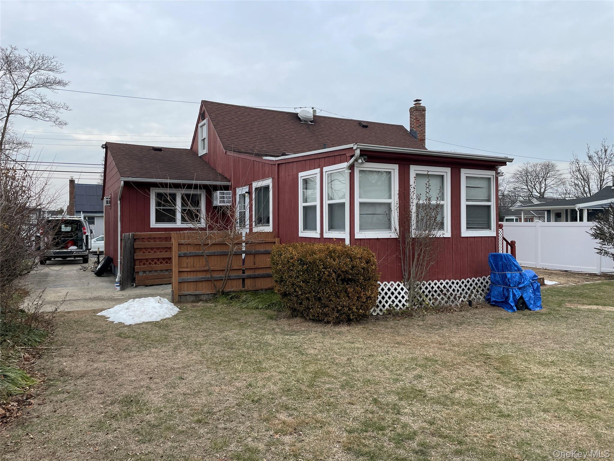 Lindenhurst, New York, 11757, United States, 4 Bedrooms Bedrooms, ,1 BathroomBathrooms,Residential,For Sale,2007758