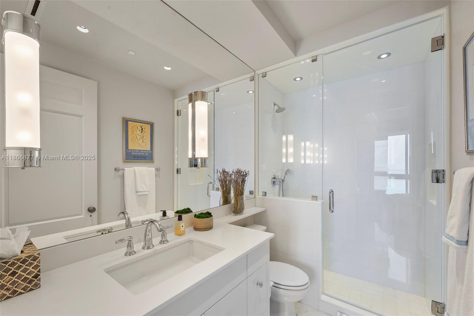 Miami Beach, Florida, 33140, United States, 3 Bedrooms Bedrooms, ,4 BathroomsBathrooms,Residential,For Sale,1934694