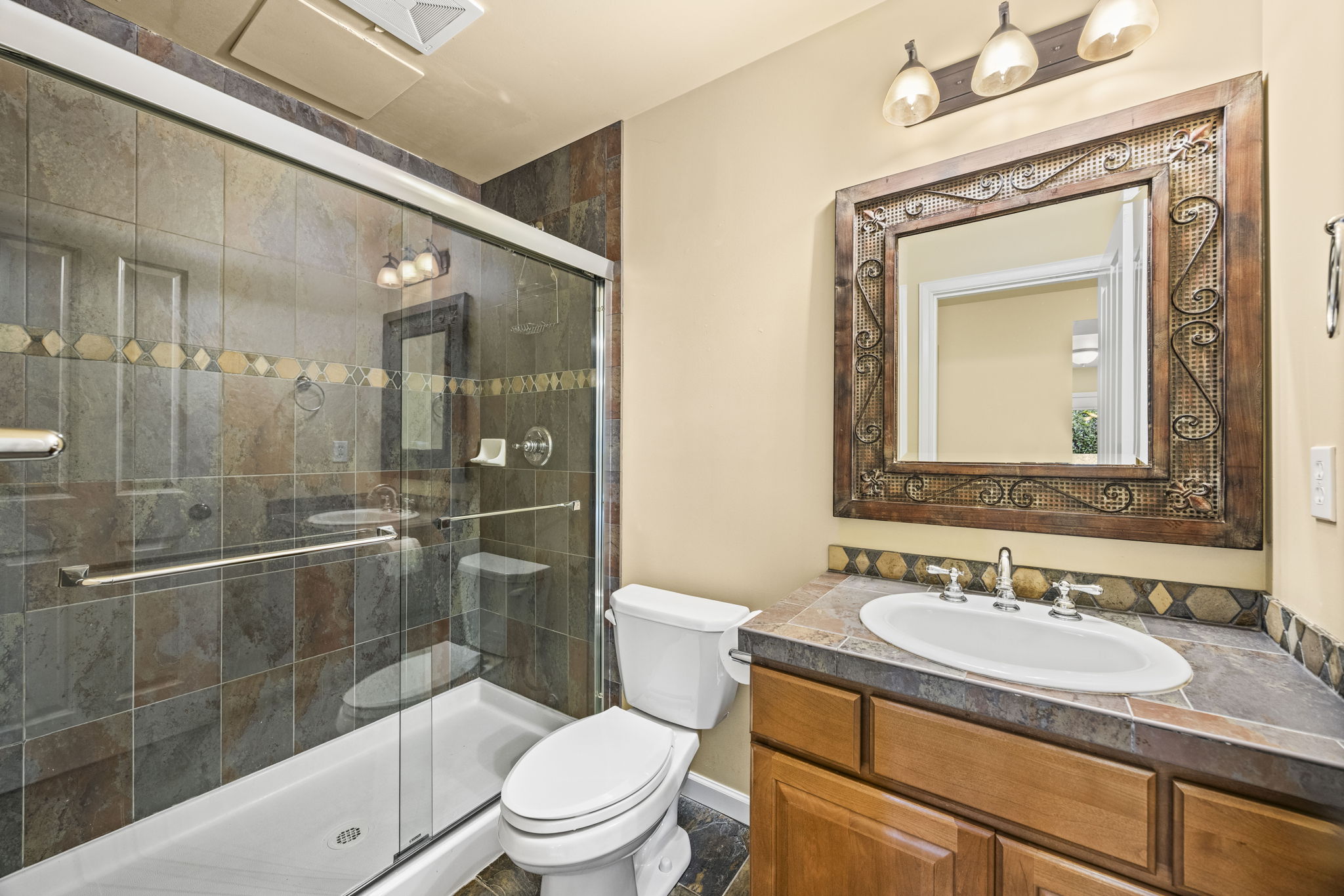  231 105th Ave SE, Bellevue, WA 98004 - 物件實景