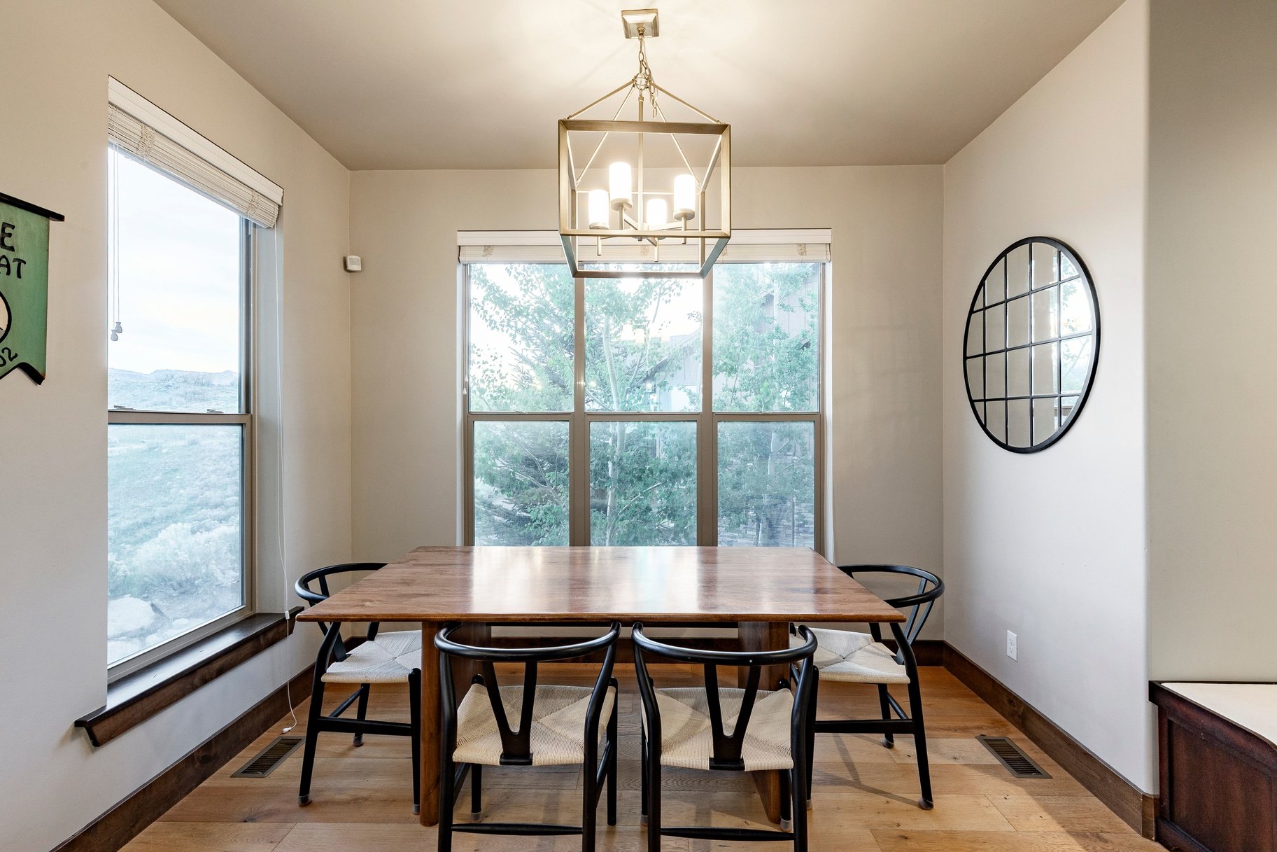  Stunning End-Unit Townhome With Loads of Natural Light - 物件實景
