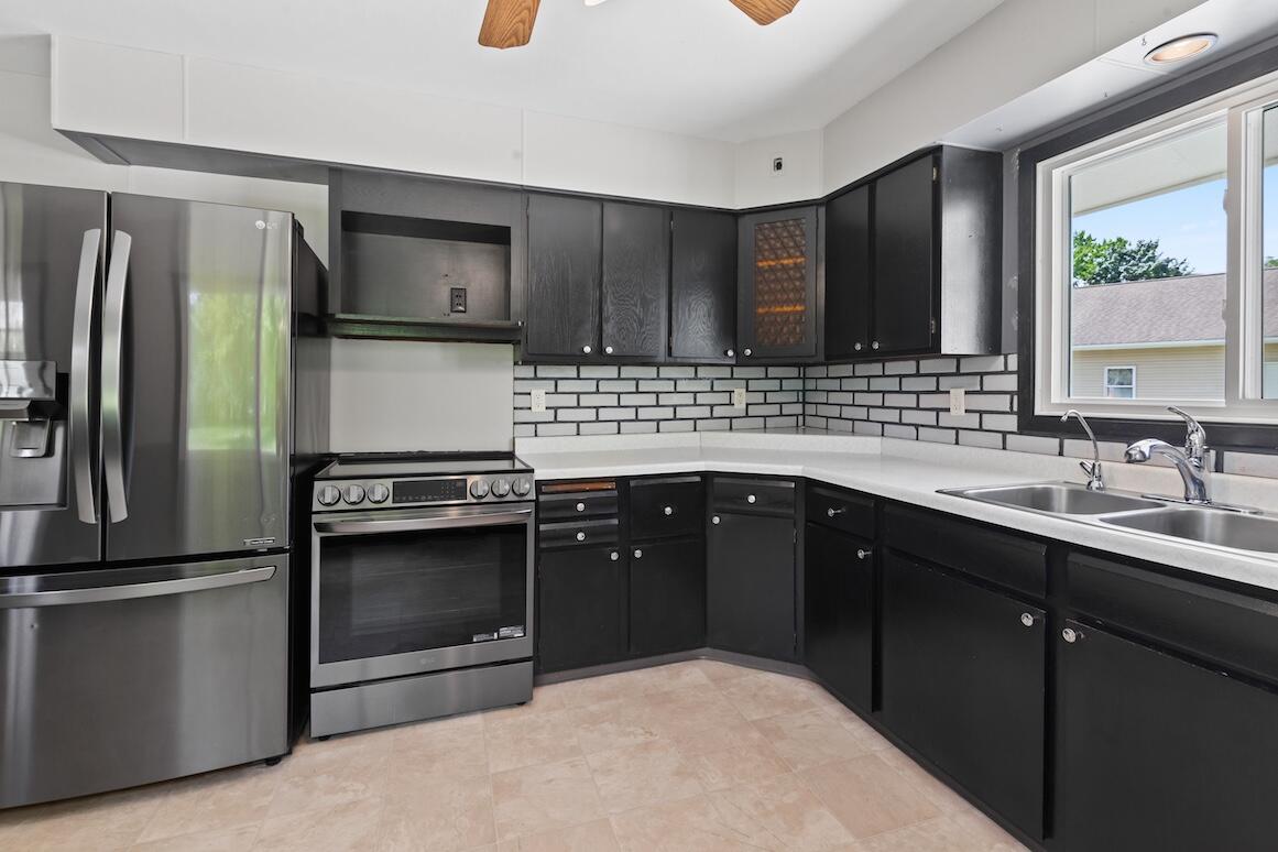 Delafield, Wisconsin, 53072, United States, 3 Bedrooms Bedrooms, ,2 BathroomsBathrooms,Residential,For Sale,1927266