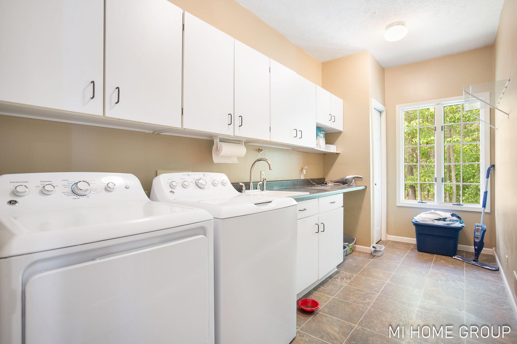 Holland, Michigan, 49424, United States, 4 Bedrooms Bedrooms, ,3 BathroomsBathrooms,Residential,For Sale,1849083