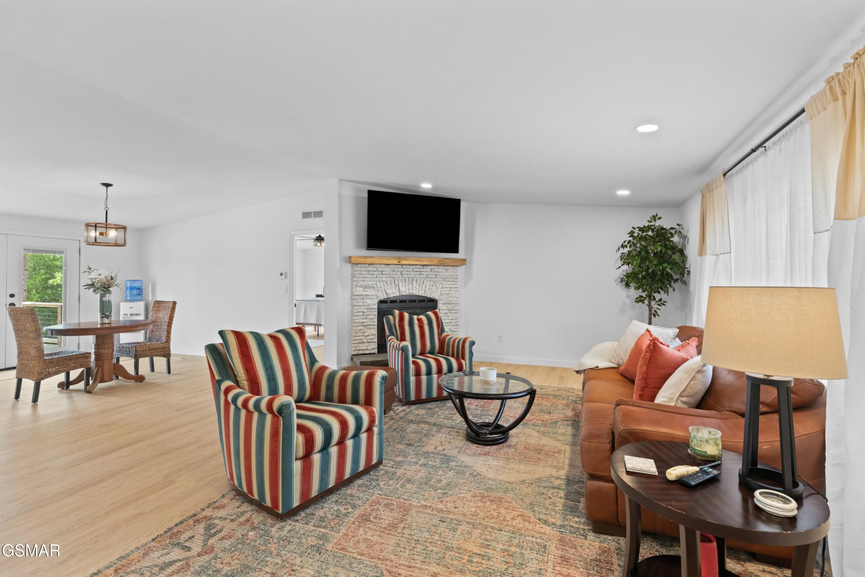 Dandridge, Tennessee, 37725, United States, 3 Bedrooms Bedrooms, ,2 BathroomsBathrooms,Residential,For Sale,1982636