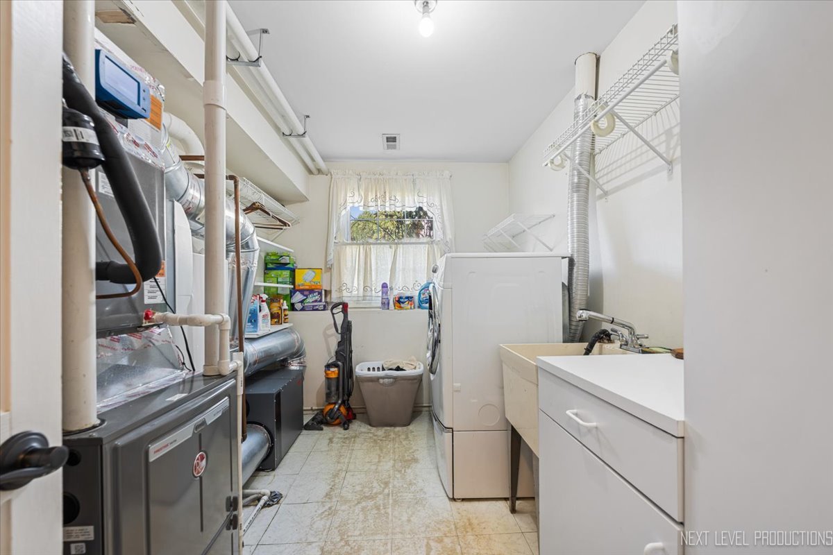 Naperville, Illinois, 60565, United States, 4 Bedrooms Bedrooms, ,4 BathroomsBathrooms,Residential,For Sale,1987037